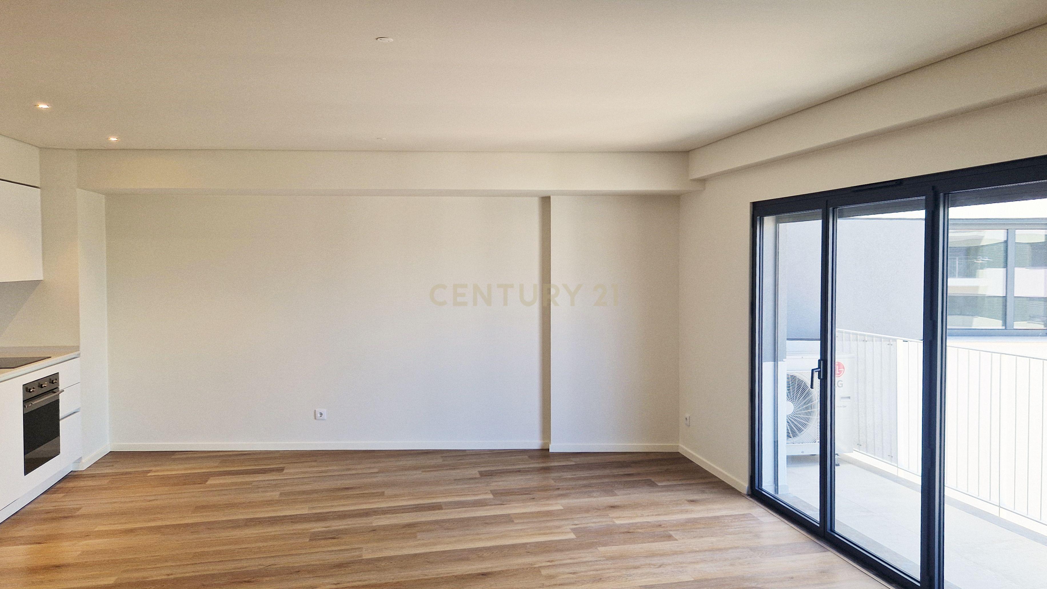 Alta de Lisboa, T3 - NOVO, 3 casas de banho e 2 lugares de garagem - Image 3