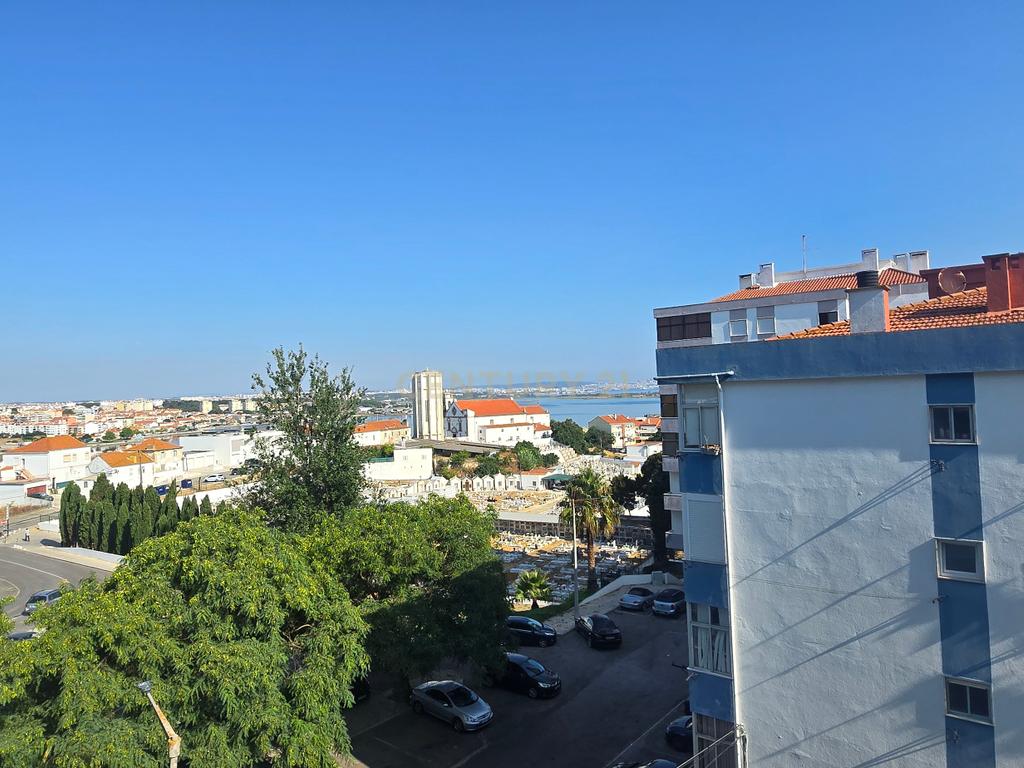 T3 com vista para a Baía do Seixal — Praceta Tomás Marques de Oliveira - Image 11