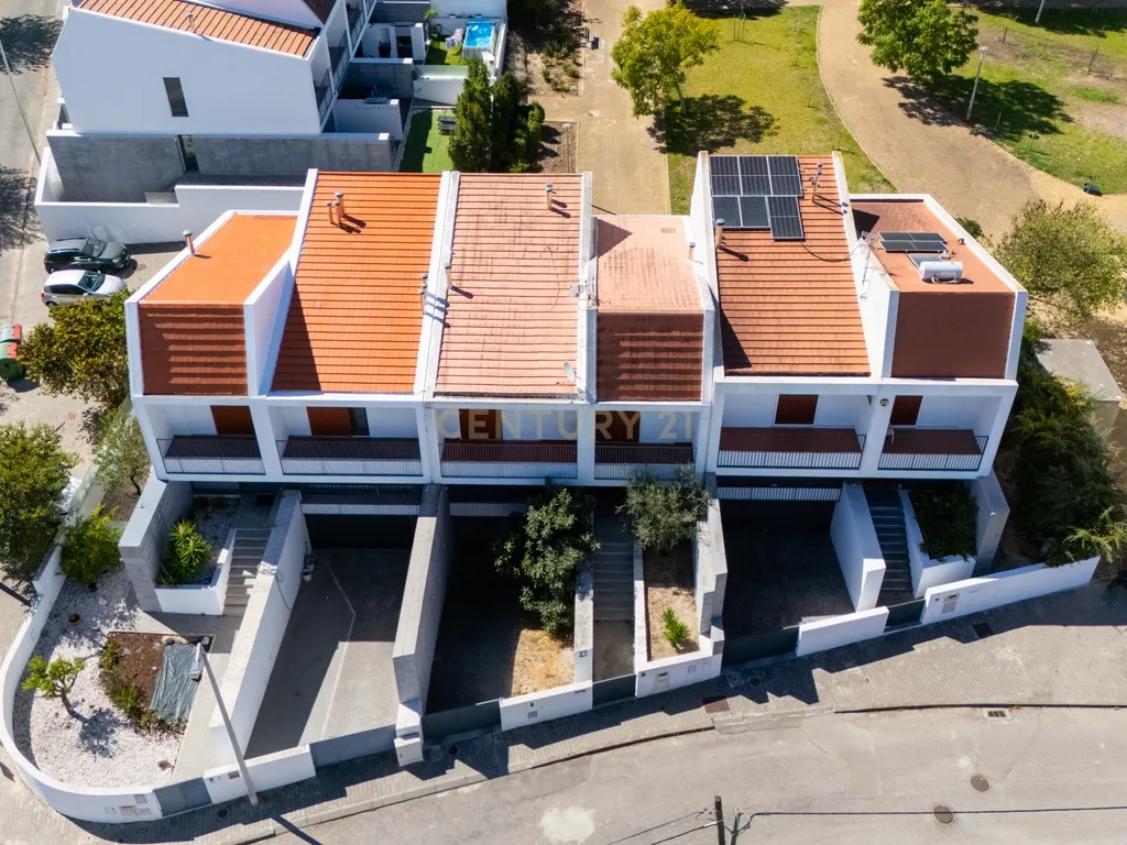 Moradia Contemporânea T4 em Santo António da Charneca - Barreiro - Image 52