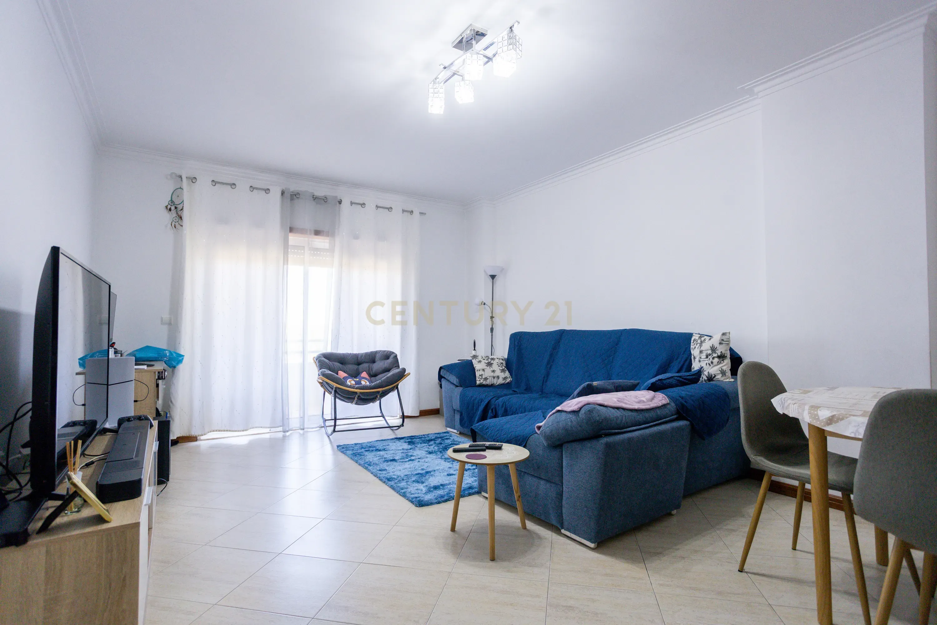 Fotografia 10 de T2 com 2 casas de banho e ampla varanda
