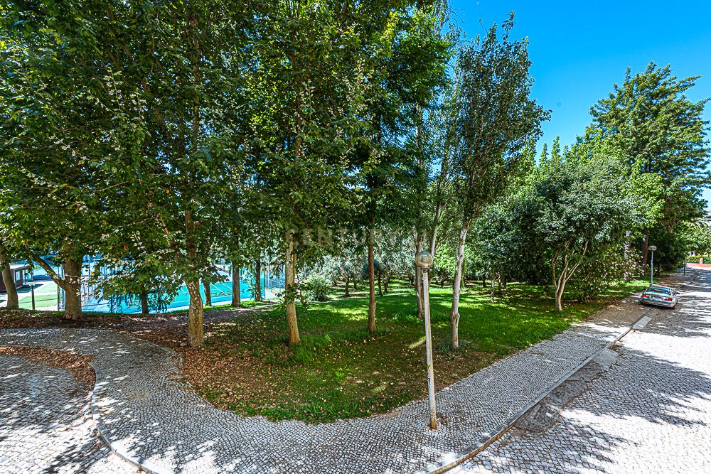 Apartamento de 4 assoalhadas em Zona Premium c/ 122m2 VANICELOS - SETUBAL - Image 32