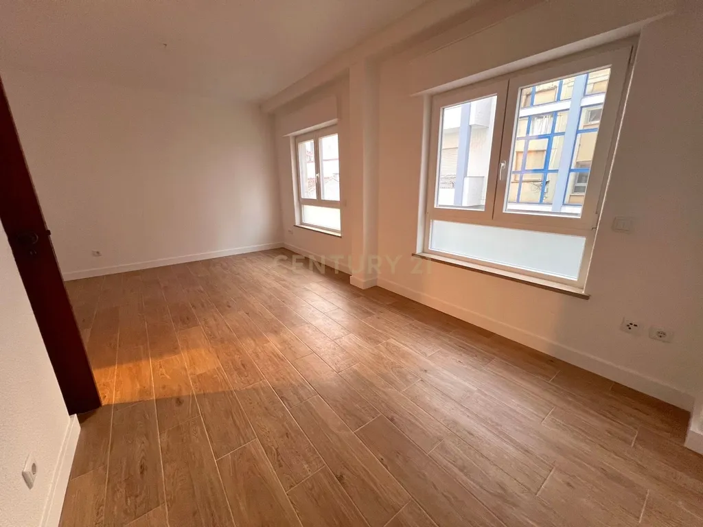 Apartamento T3 para Arrendamento no Centro de Caldas da Rainha - Image 1
