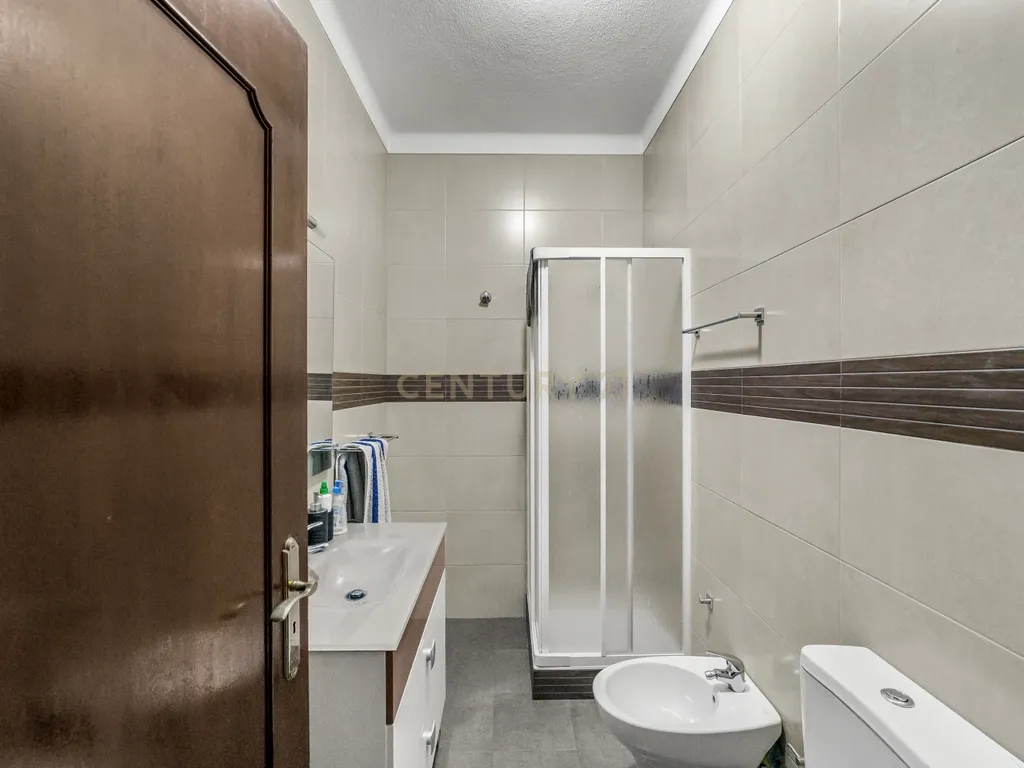 MORADIA T5 COM GARAGEM E PISCINA, 327 M² DE TERRENO PARA USUFRUIR - Image 15