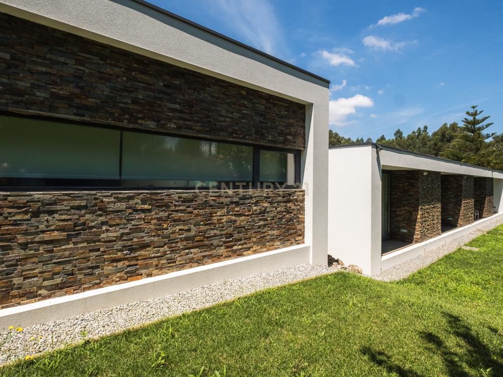 Luxuosa Moradia T4 com Piscina e Vista Panorâmica em Lousada - Image 61