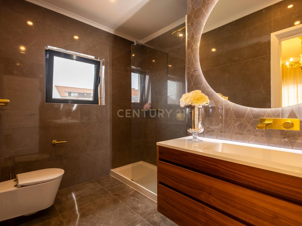 Moradia de Sonho na Charneca da Caparica – Elegância, Conforto e Localização Privilegiada - Image 5