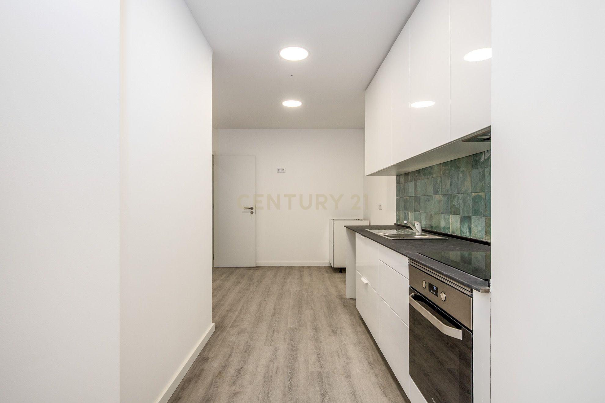 Fotografia 3 de Apartamento T4 Duplex em Queluz, perto do Palácio Nacional, totalmente remodelado e equipado (em fase de acabamento).