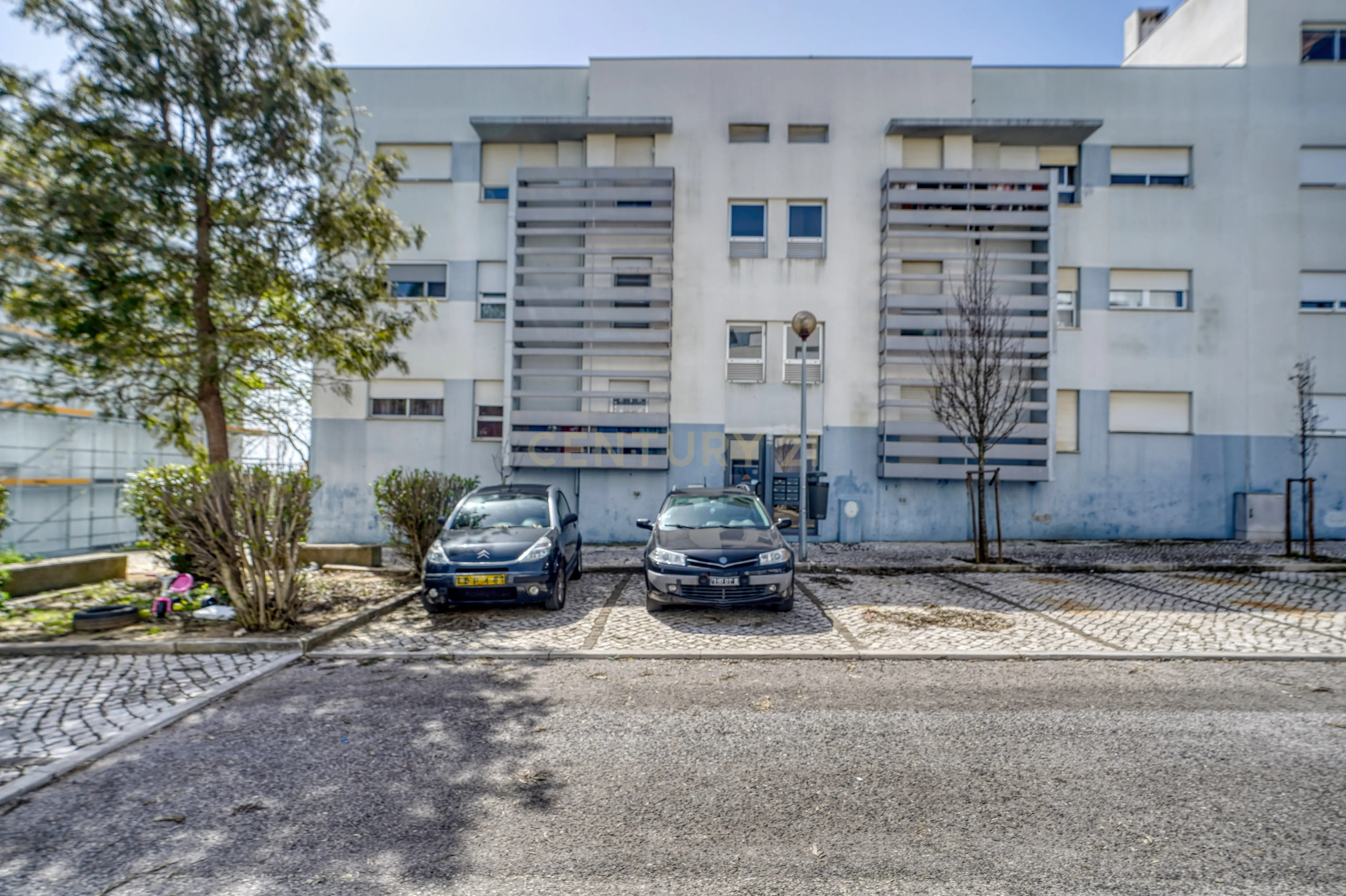Apartamento T1 com Áreas Generosas e Vista Mar. Único!! - Image 3