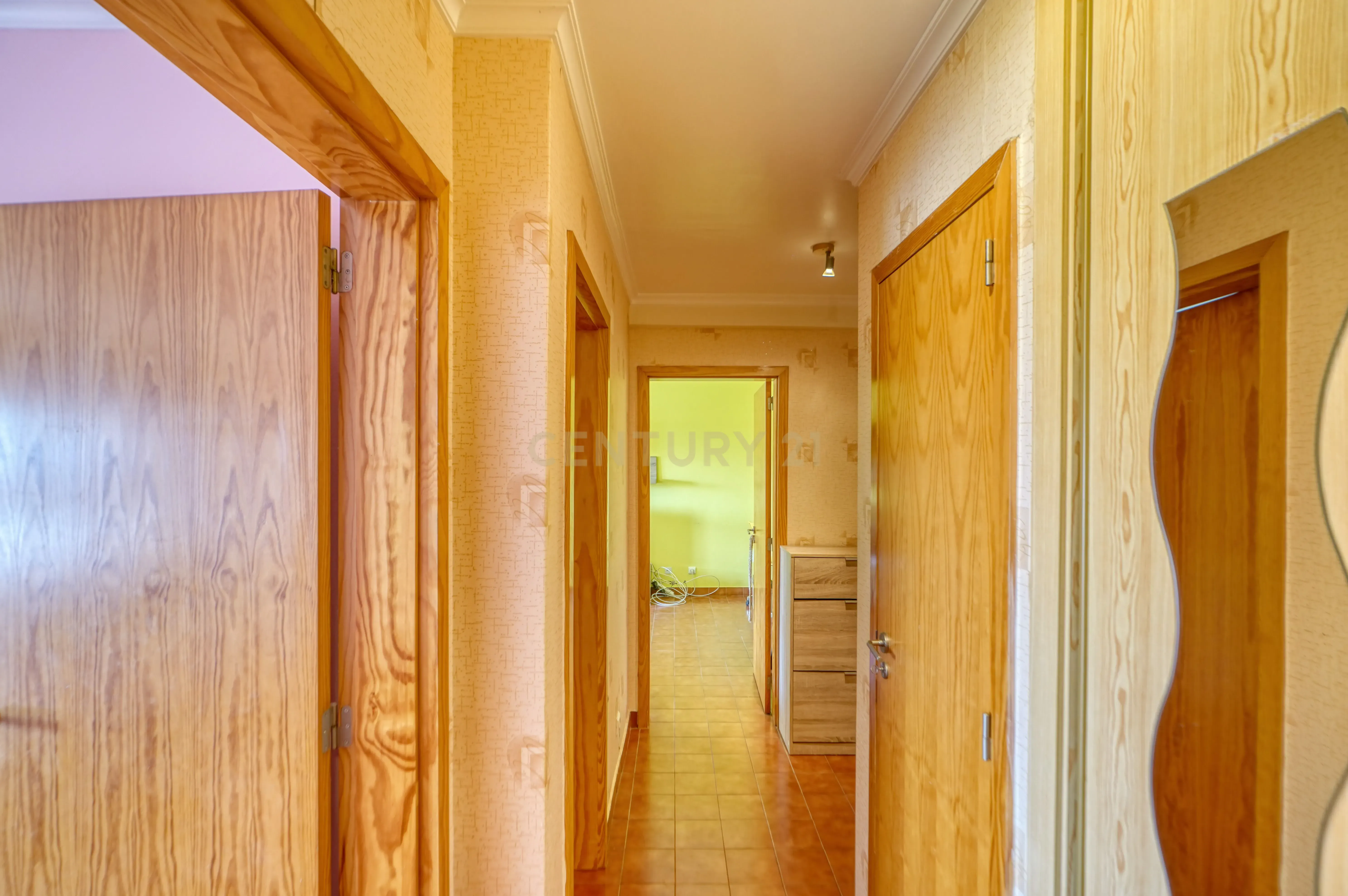 Apartamento T1 com Áreas Generosas e Vista Mar. Único!! - Image 8