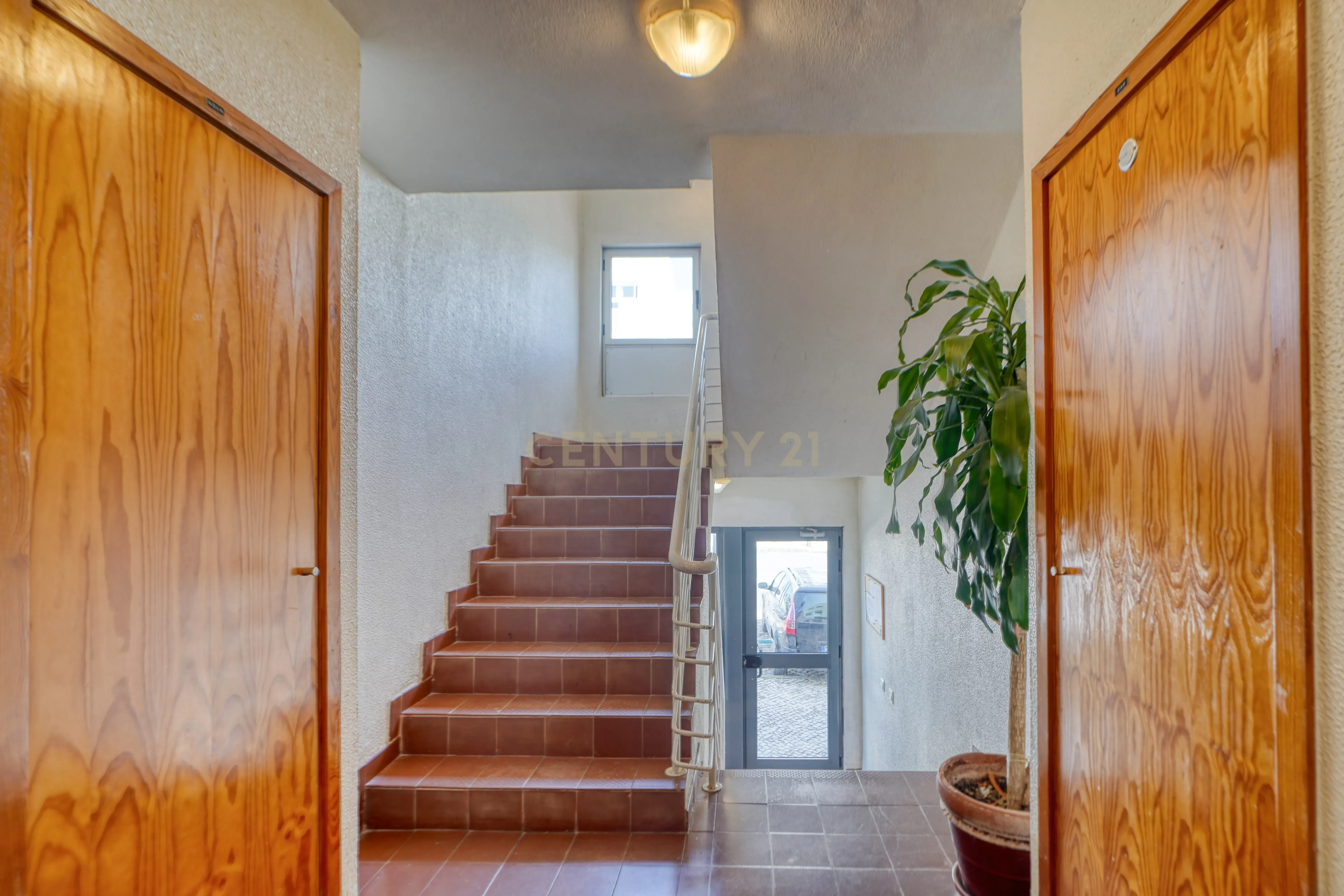 Apartamento T1 com Áreas Generosas e Vista Mar. Único!! - Image 6