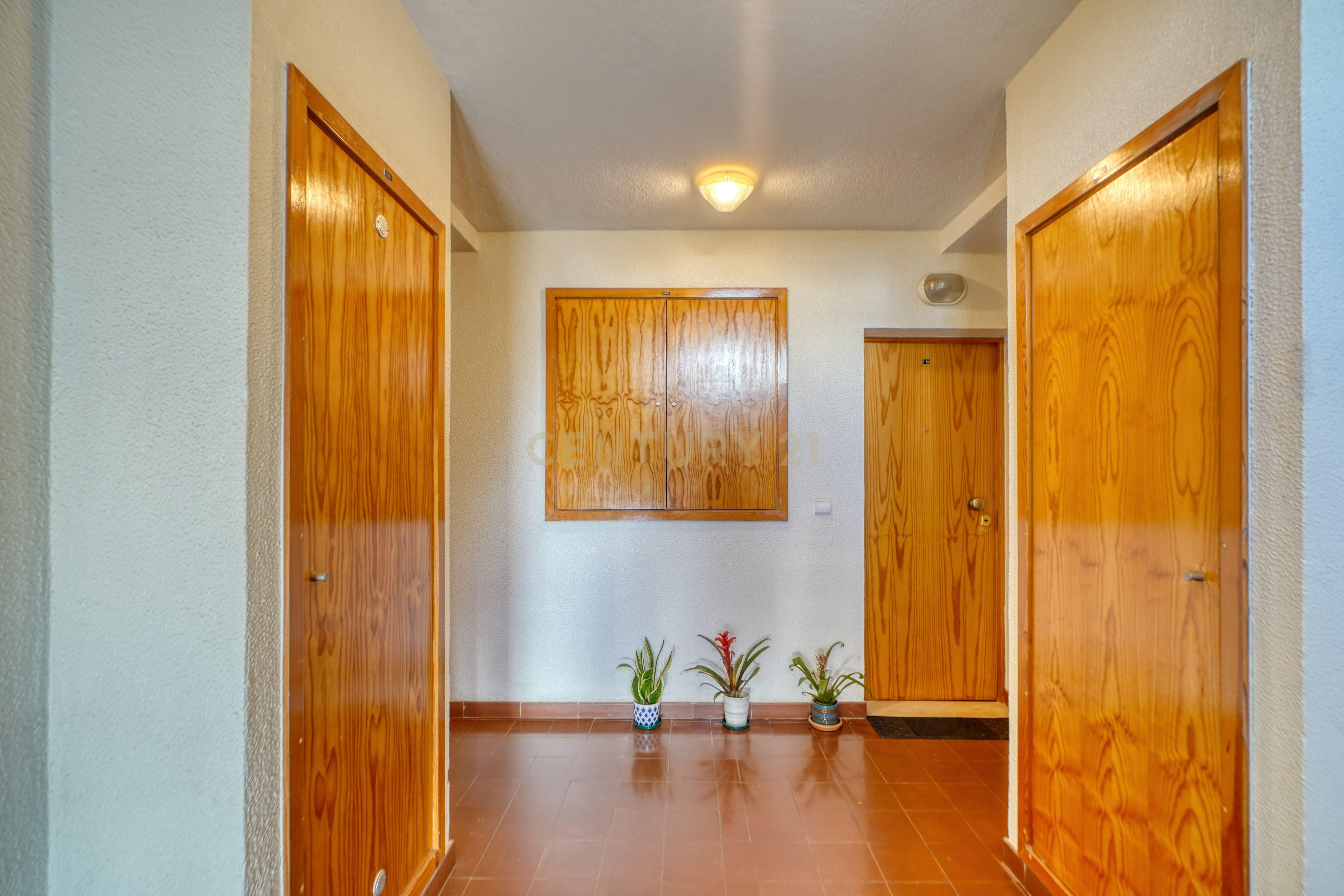 Apartamento T1 com Áreas Generosas e Vista Mar. Único!! - Image 7