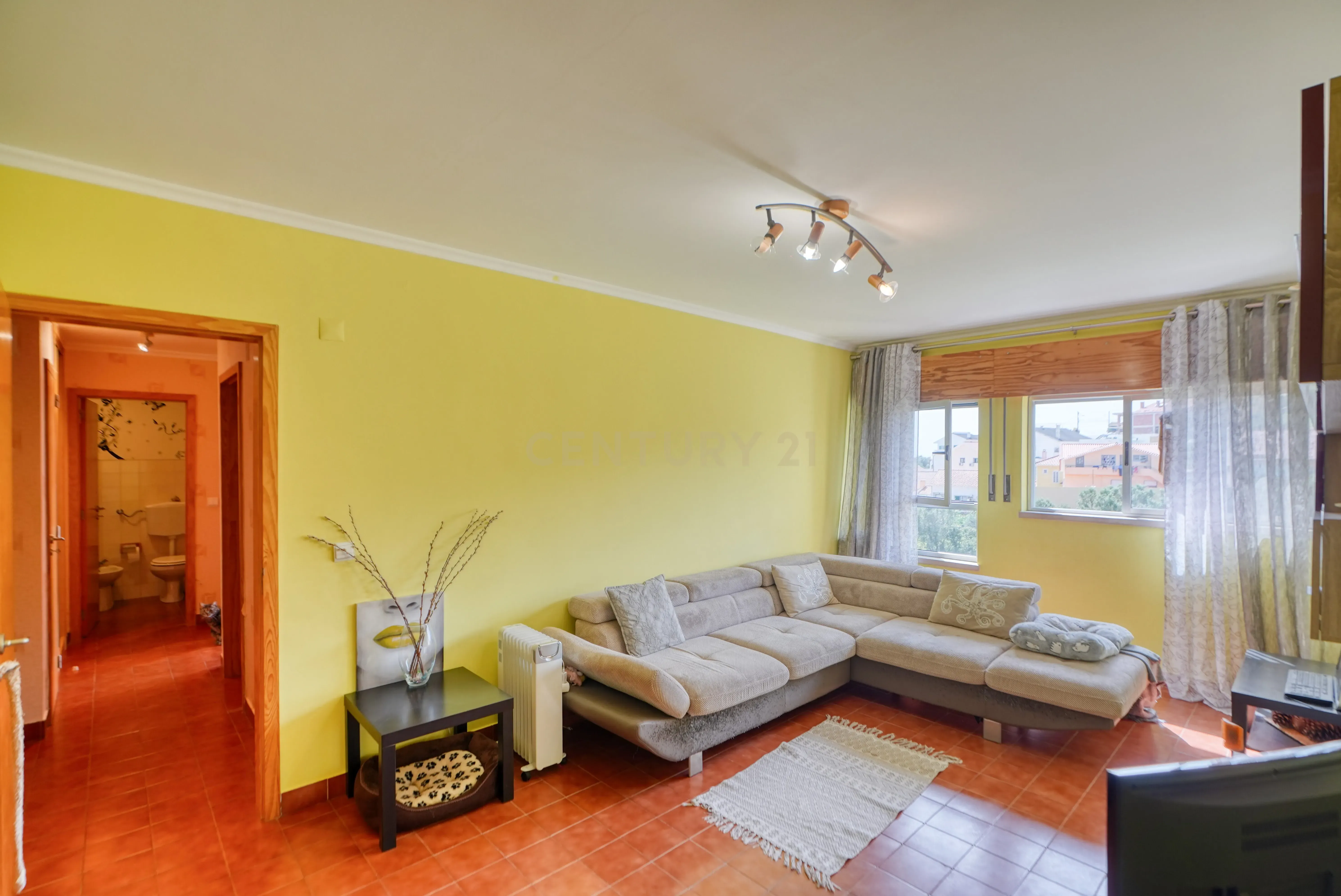 Apartamento T1 com Áreas Generosas e Vista Mar. Único!! - Image 17