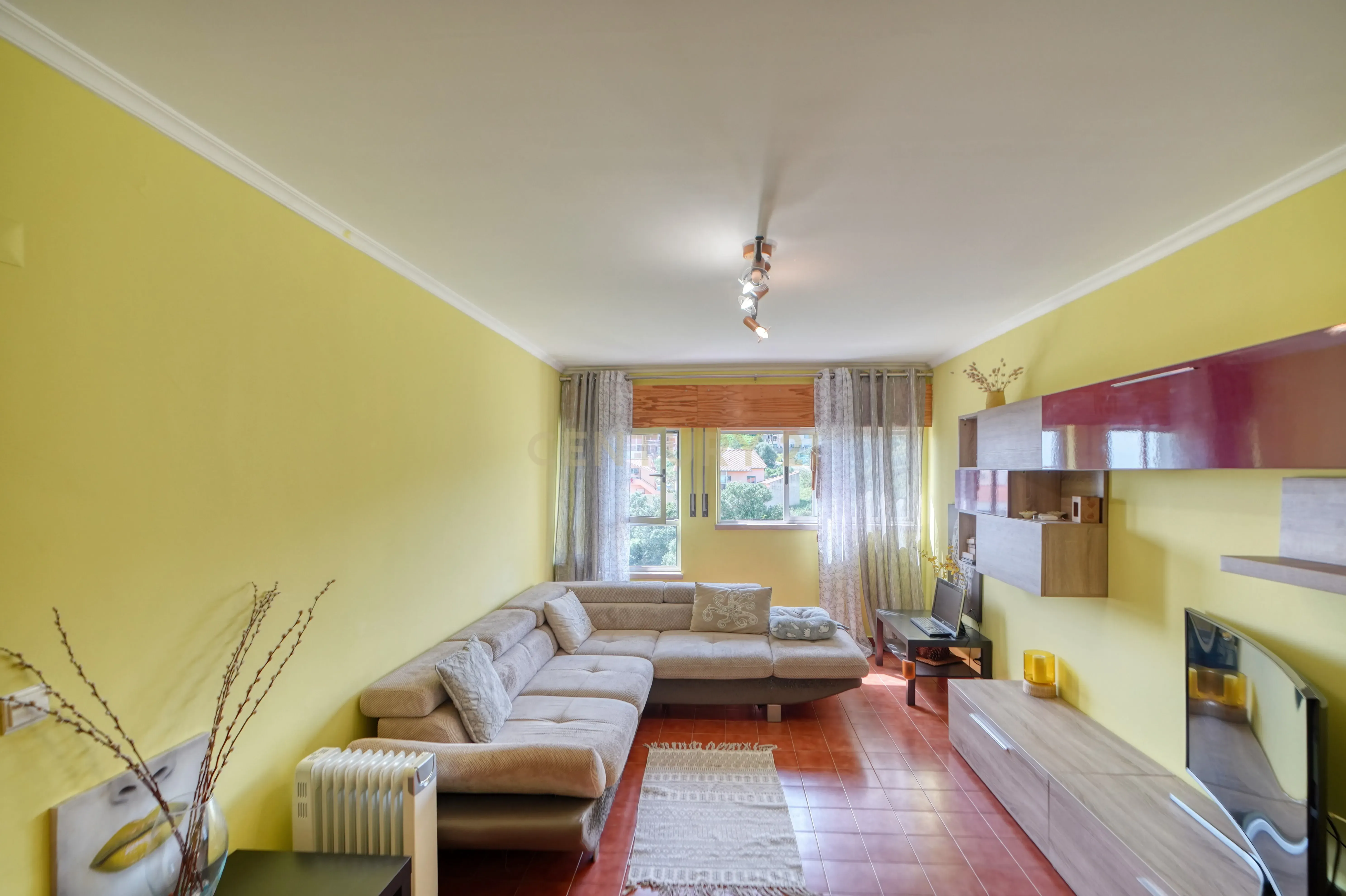Apartamento T1 com Áreas Generosas e Vista Mar. Único!! - Image 1