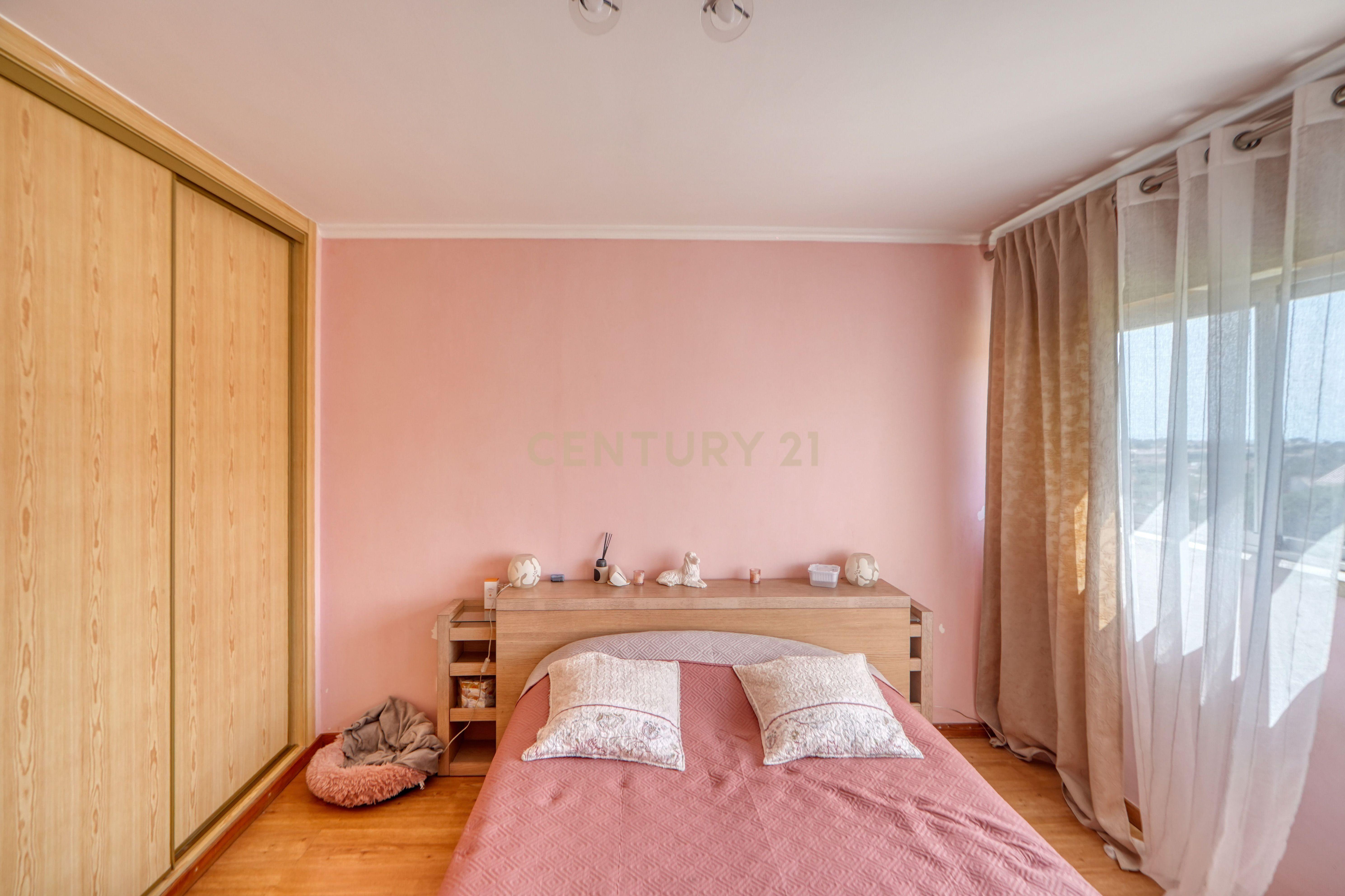 Apartamento T1 com Áreas Generosas e Vista Mar. Único!! - Image 15