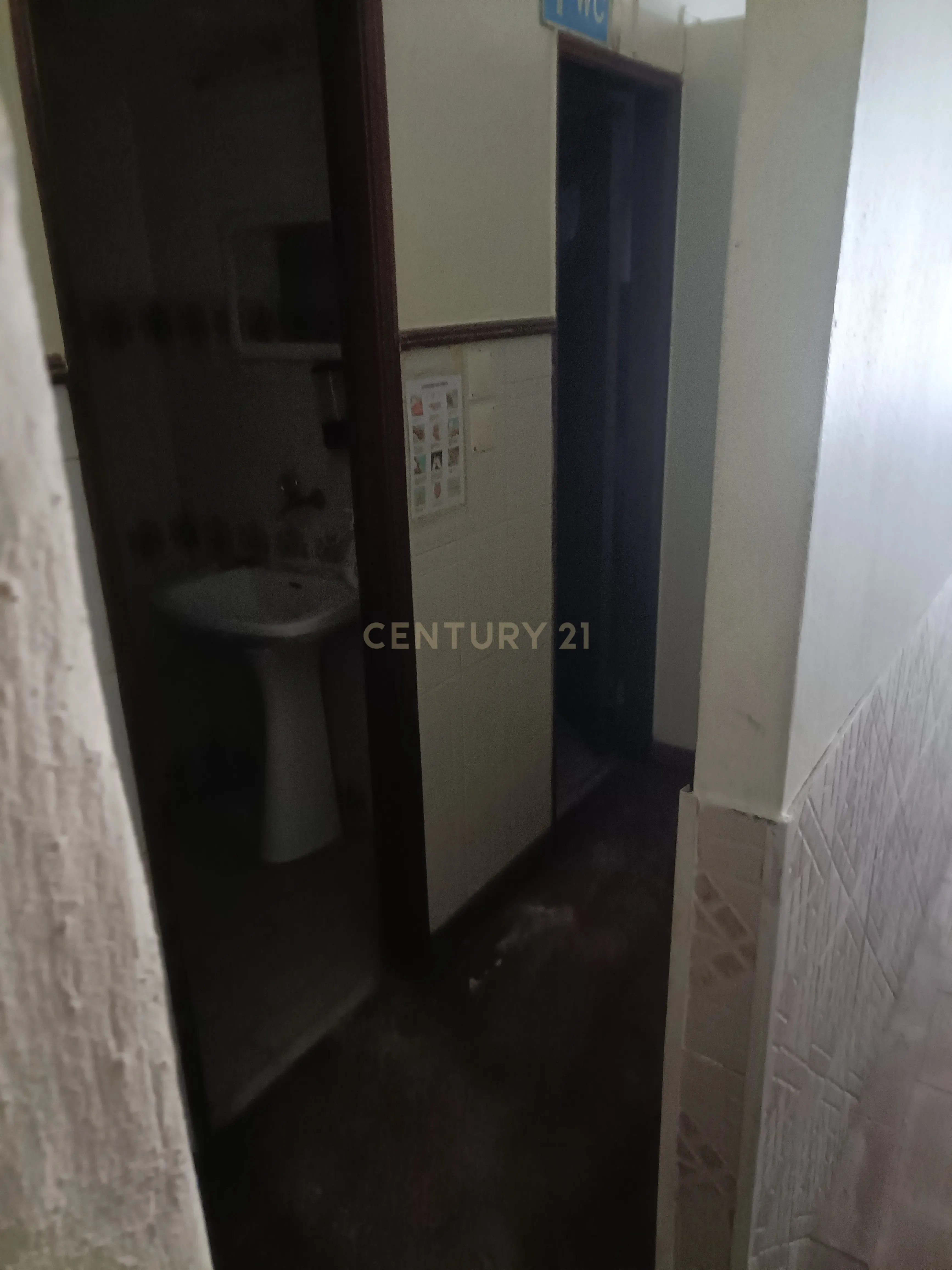 Espaço Comercial na Rua Passos Manuel, Alhandra - Image 3