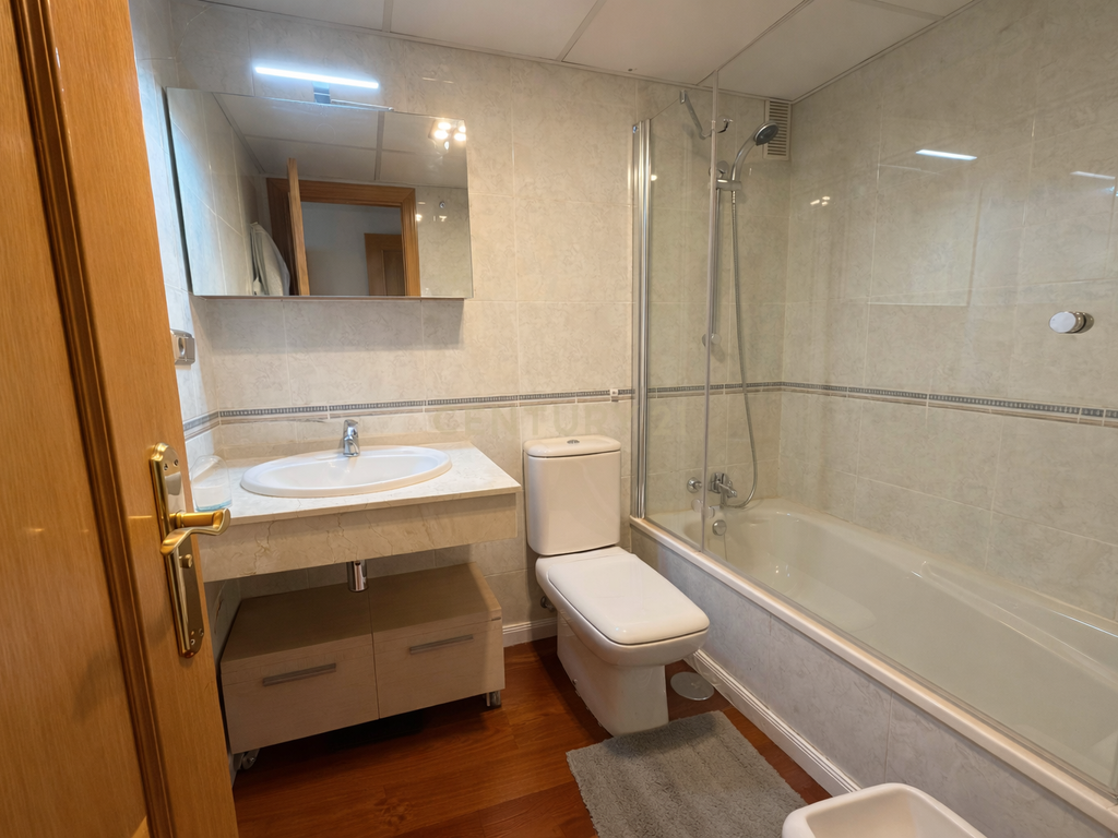 Apartamento T3 com Vista Panorâmica - Image 13