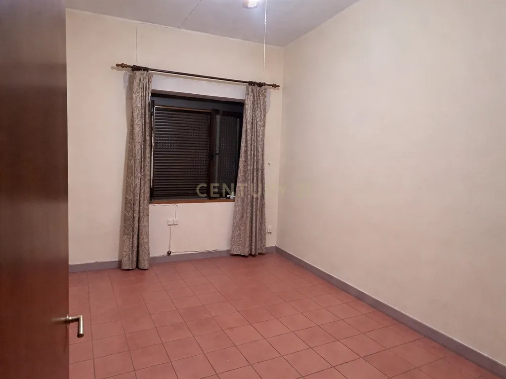 Edifício exclusivo com grande potencial numa das melhores zonas de Trujillo - Image 79