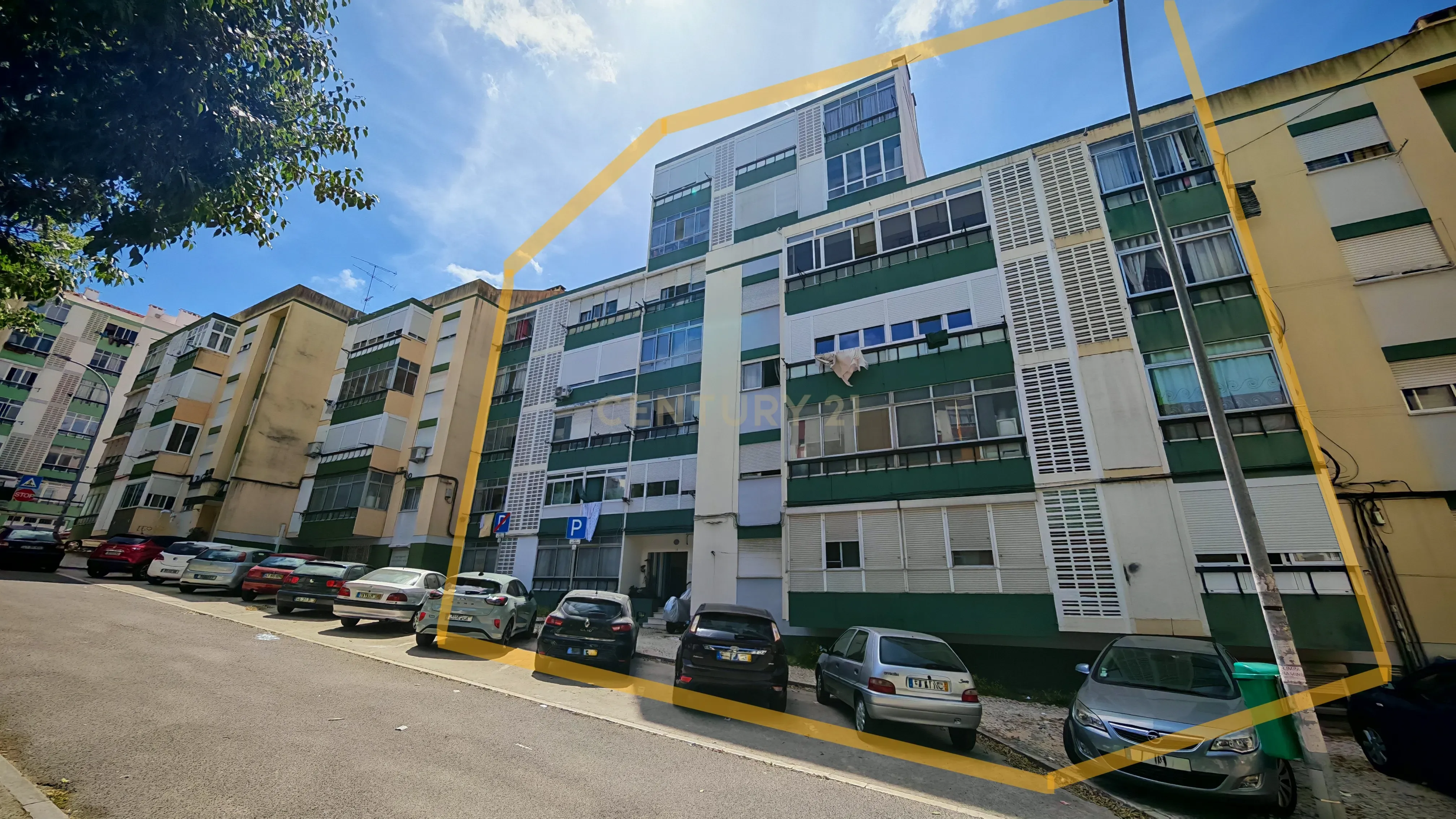 Fotografia 10 de Apartamento T1 para Remodelar Reboleira – prédio com elevadores e localização central