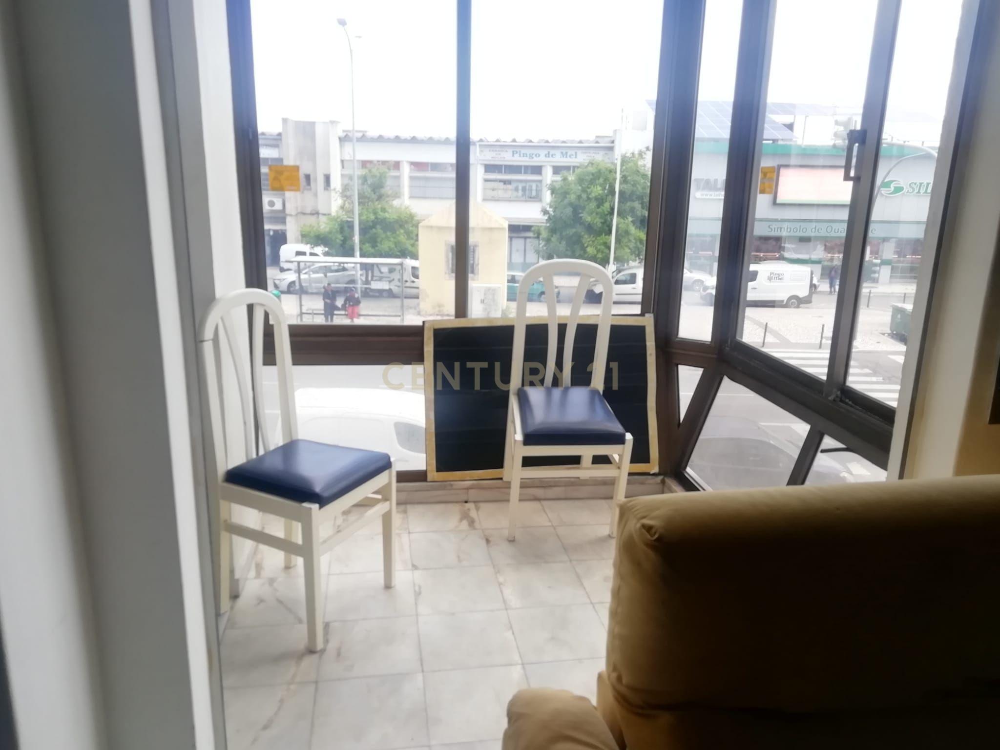 Fotografia 8 de EXCELENTE PARA HABITAÇÃO DE  -   112m2. ou PARA NEGOCIO.    ENTRE A  REBOLEIRA E DAMAIA.