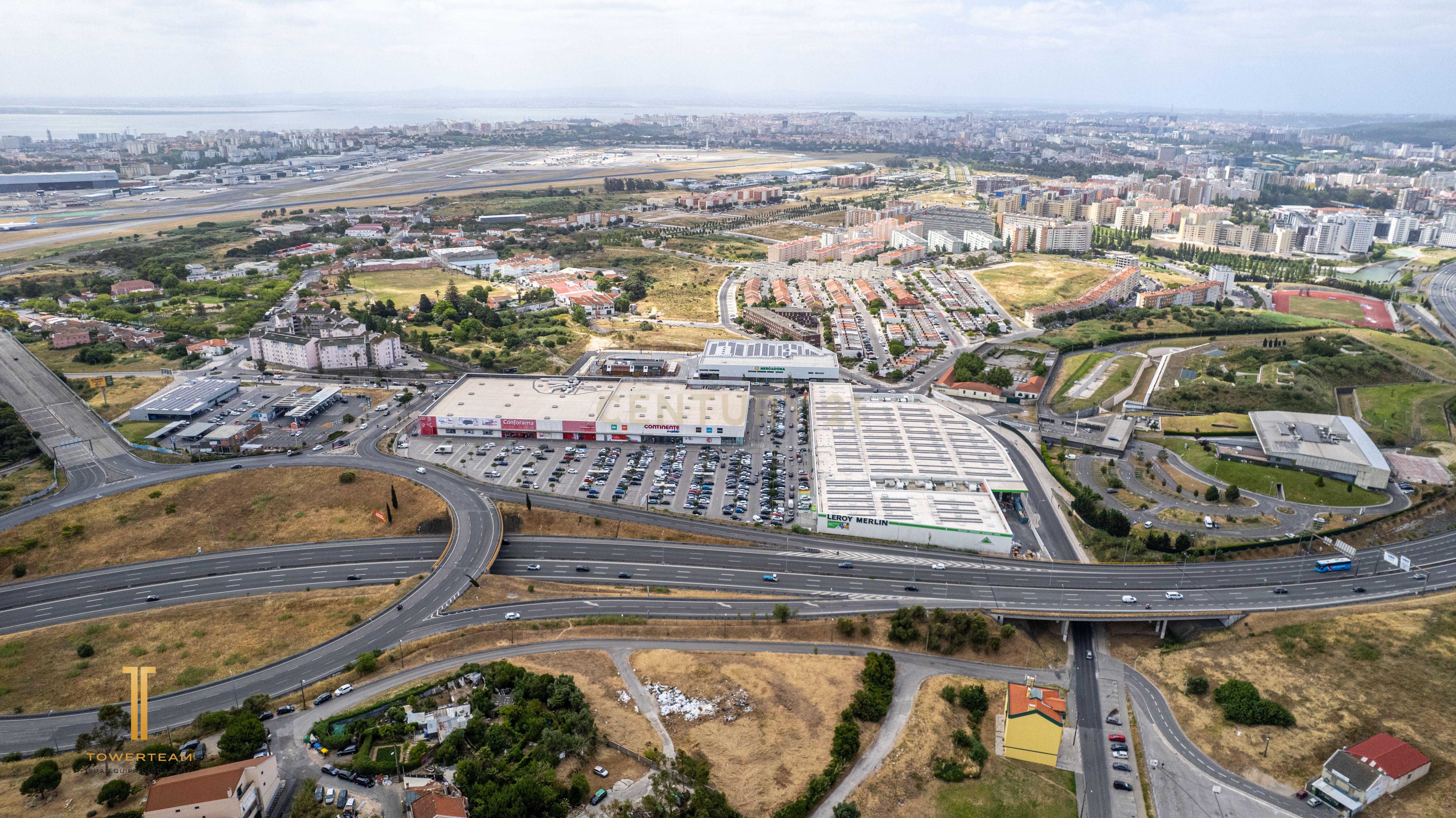 Fotografia 3 de Terreno urbano para venda – 291 m² | Rua Particular à Quinta do Reguengo, Lisboa
