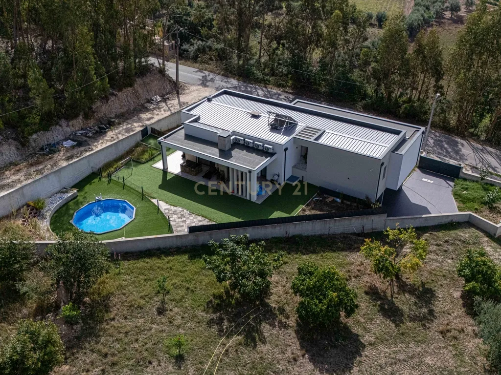 Moradia T4 semi-nova com Piscina, Garagem + Parcela de Terreno Rústico e Vista Serra | Salgueiro, Pombal - Image 58