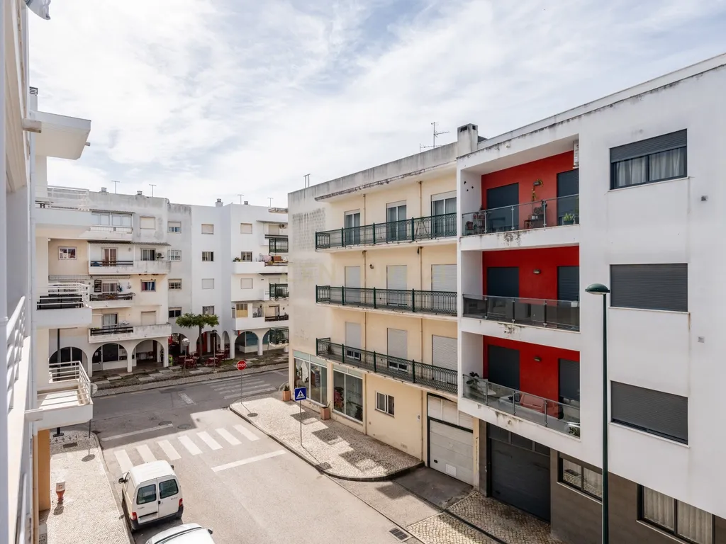 T2 com 99m², varanda generosa e 2 lugares de garagem em Silves - Image 28