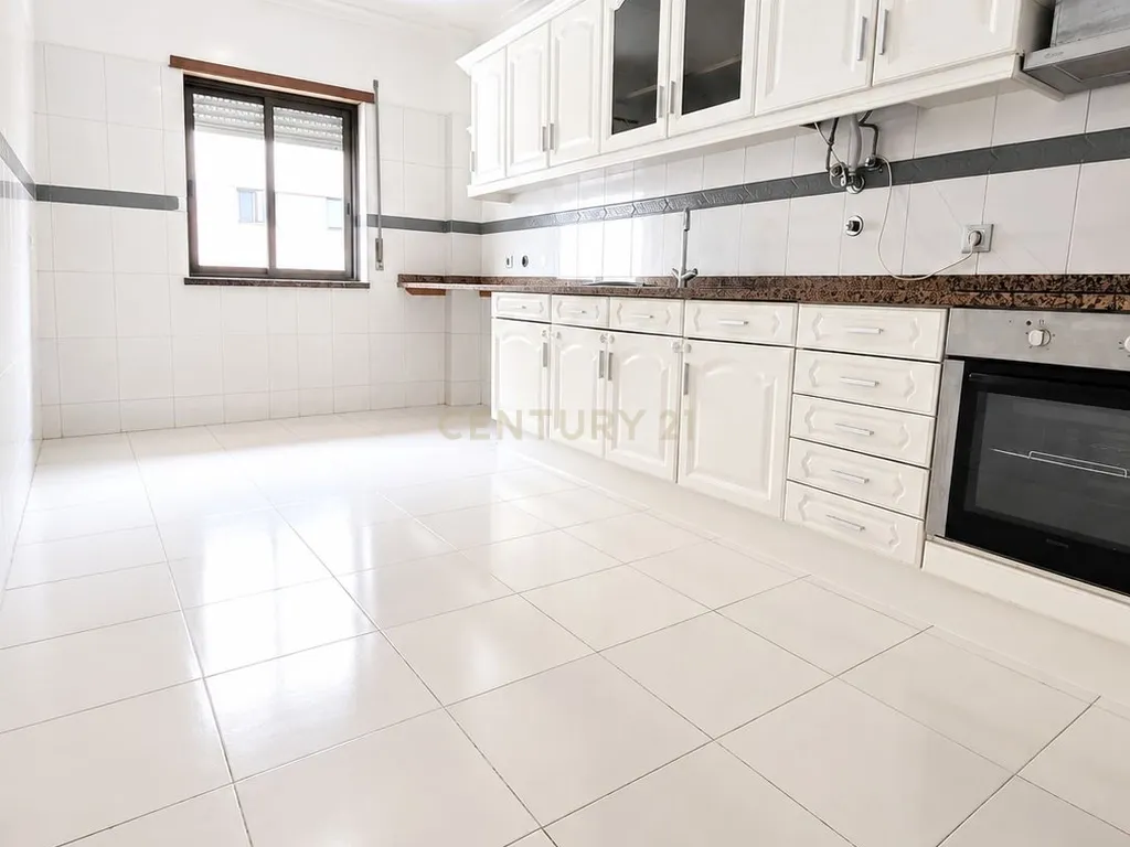 Apartamento T2 em Quinta do Conde, a 5 min Estação comboio da Fertagus - Image 1