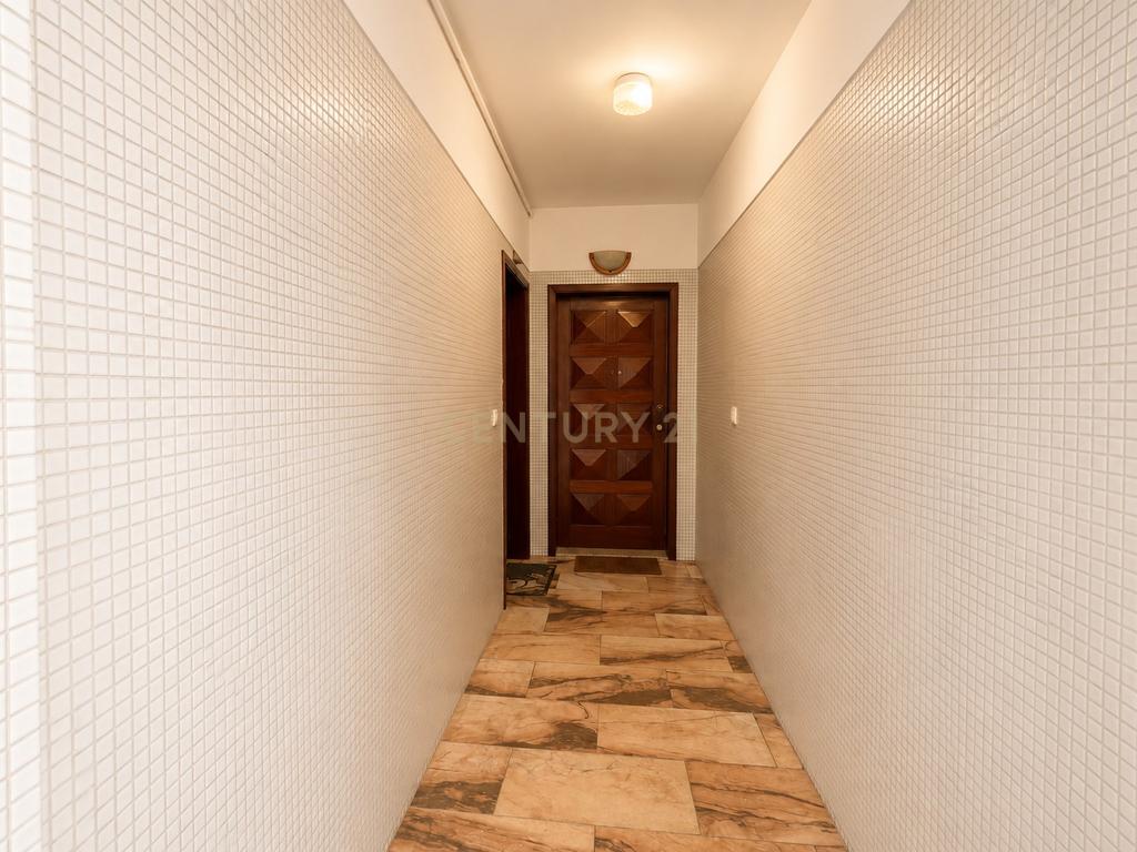 Apartamento T2 com Vista Panorâmica em Vila Nova de Gaia - Image 5