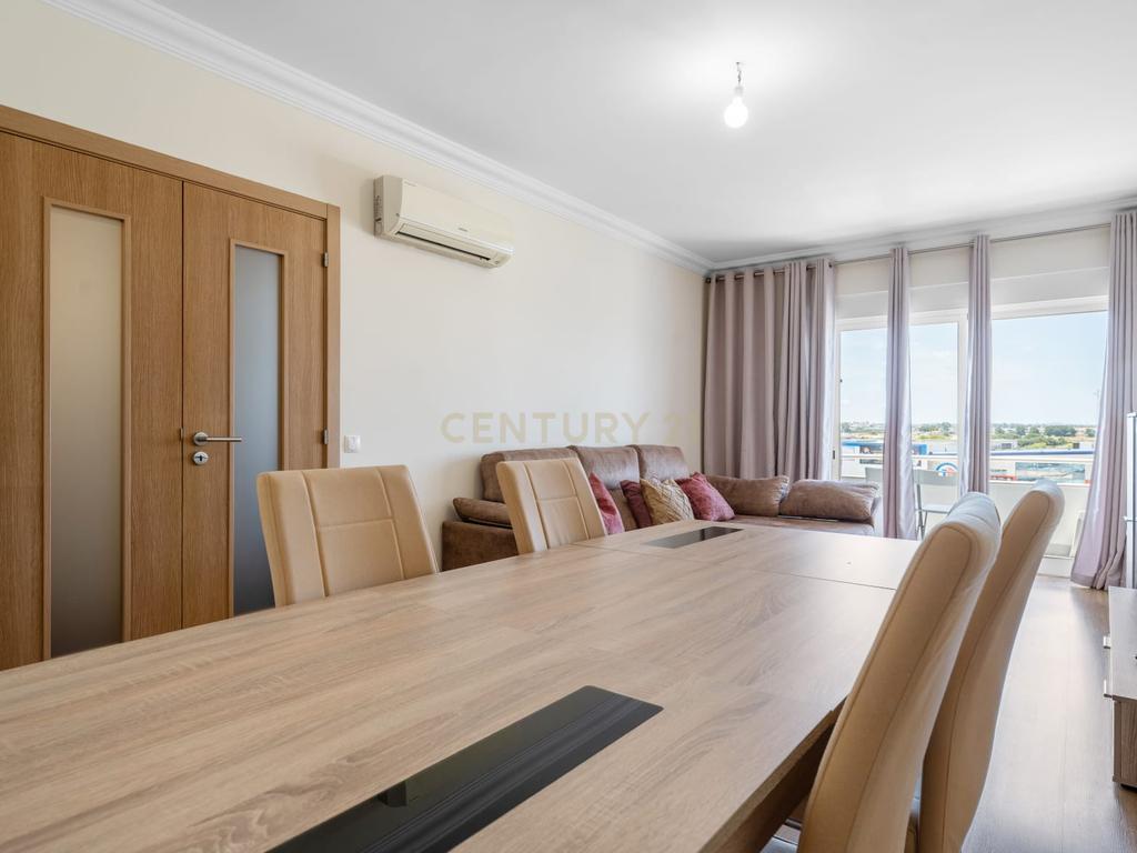 Apartamento T2 em Montijo com Parqueamento e Varandas - Image 4