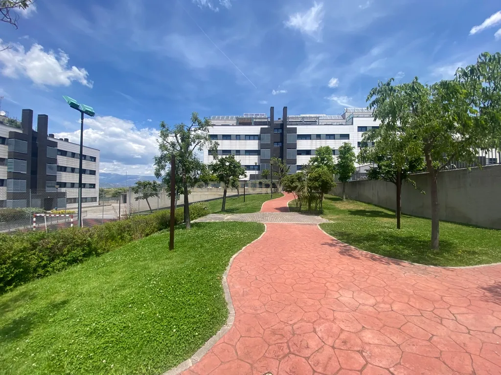 Luxuoso Apartamento com Vista Panorâmica em Madrid - Image 27