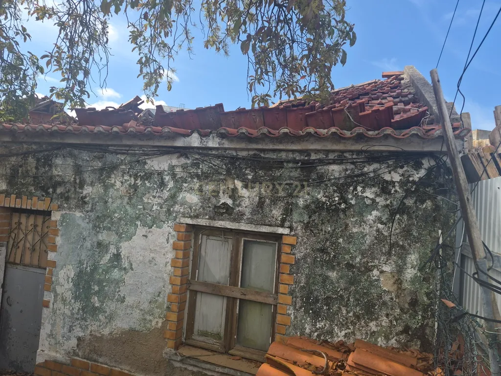 Prédios Urbanos na Sobreda – Transforme este Espaço na Casa dos Seus Sonho - Image 4