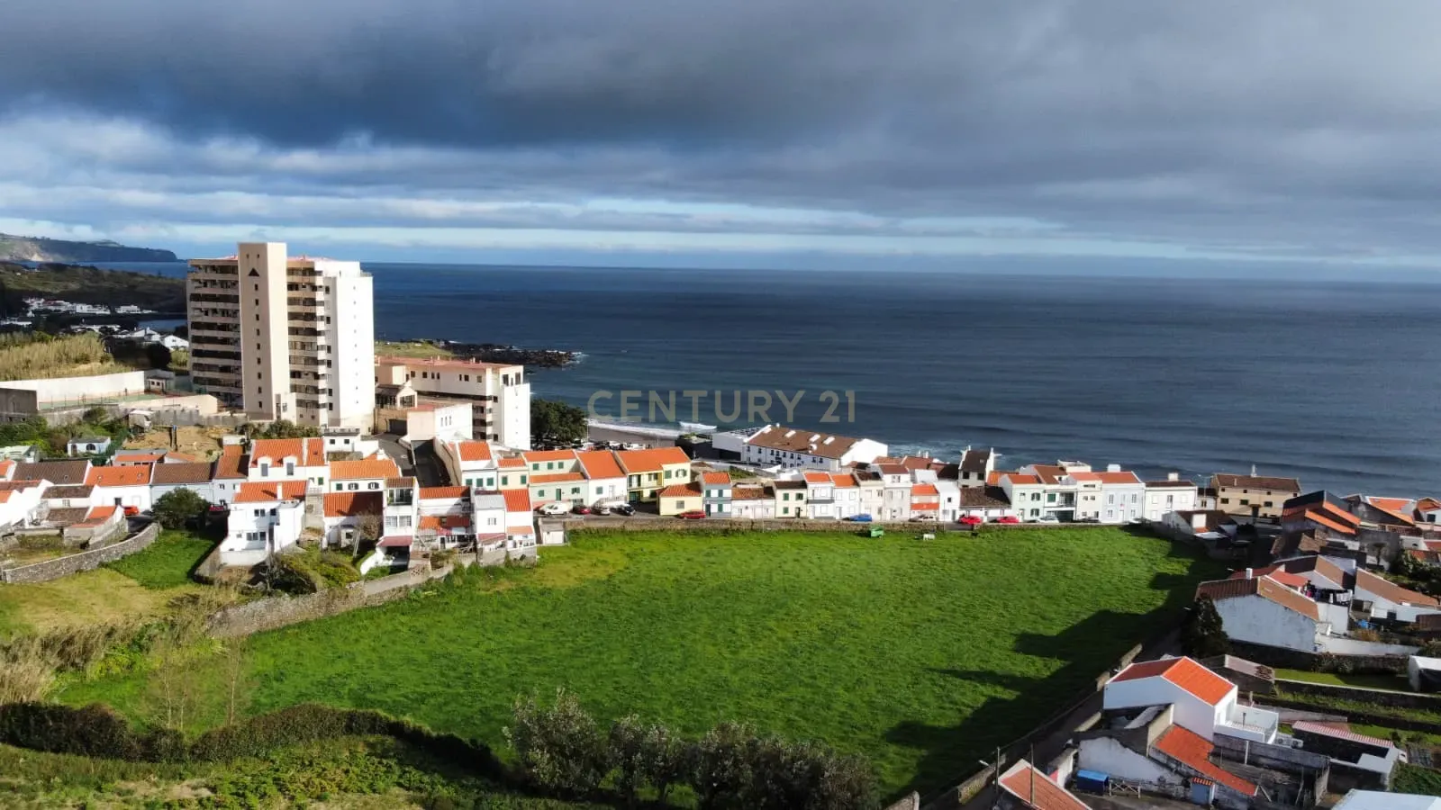 Fotografia 4 de Último Terreno Amplo para Investimento junto à Praia