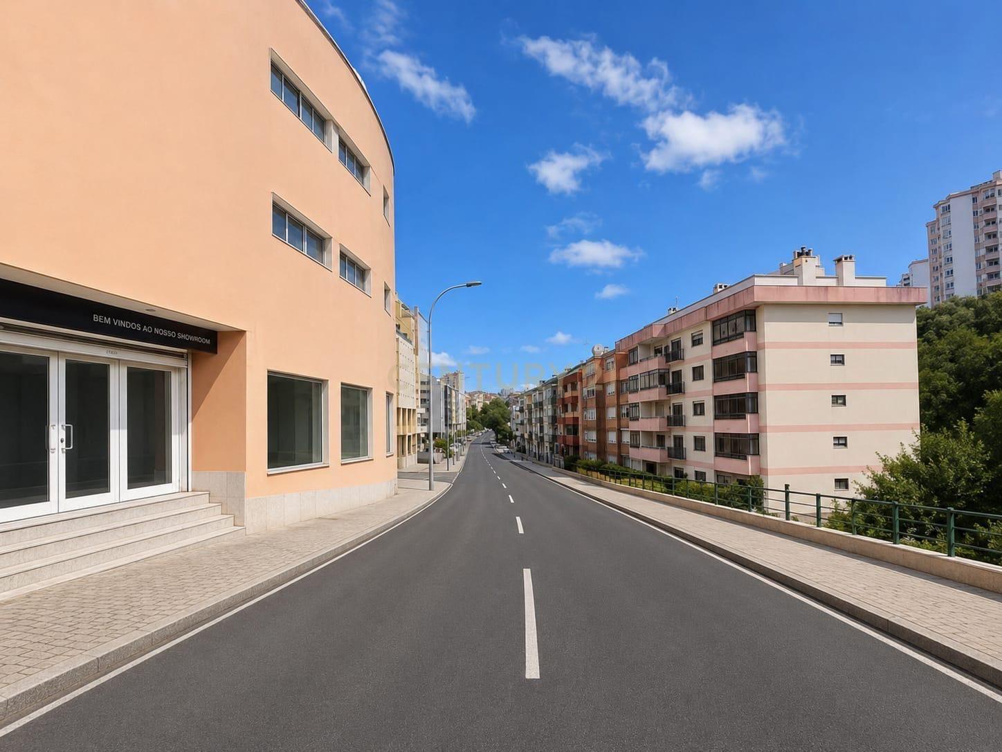 Fotografia 3 de Loja 520m2, no eixo Lisboa–Oeiras–Sintra, com possibilidade garagens
