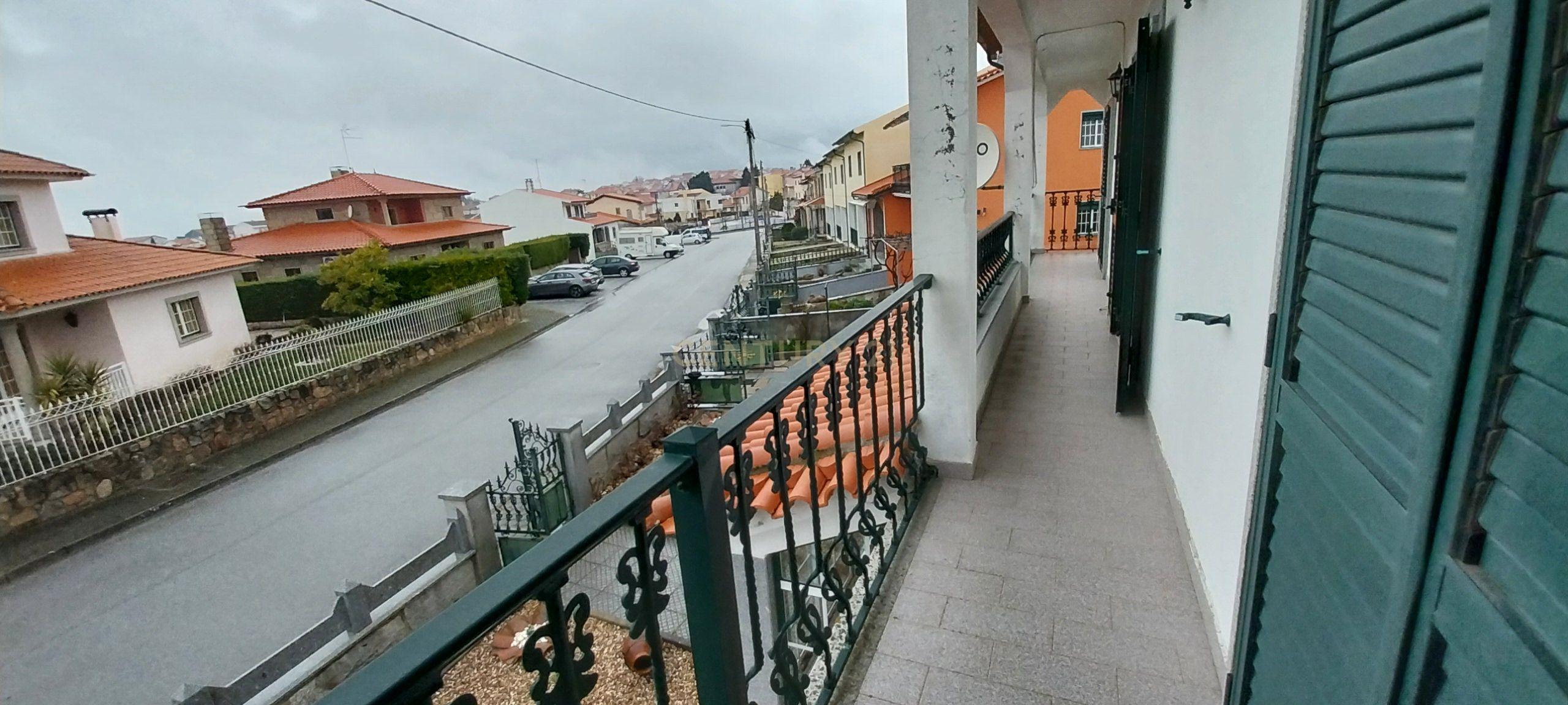 Espaçosa Moradia T7 em Pinhel - Image 3