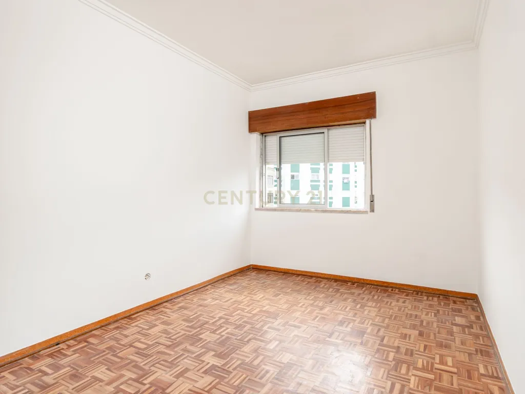 Apartamento T2 em Corroios, Seixal - Oportunidade Única! - Image 7