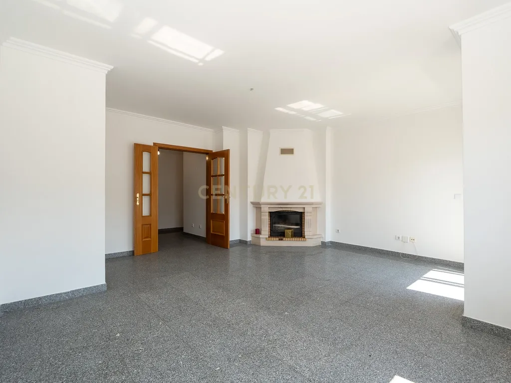 Apartamento T3 Janelas do Parque no Montijo - Image 6