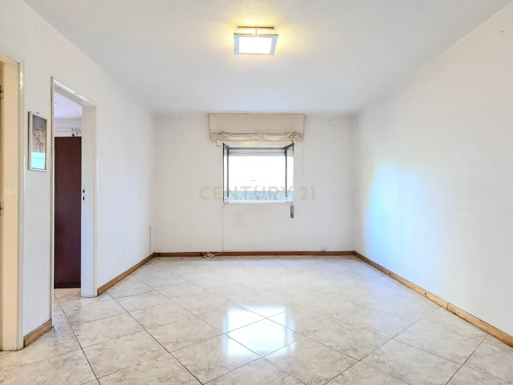 Casa T3 em Gondomar com Vista e Grande Potencial de Recuperação - Image 10