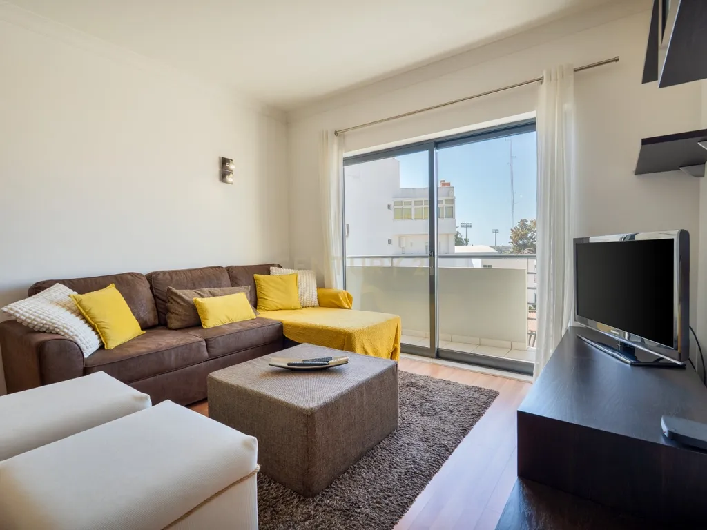 Excelente T3 em Lagoa | Localização Privilegiada perto de Tudo - Image 6