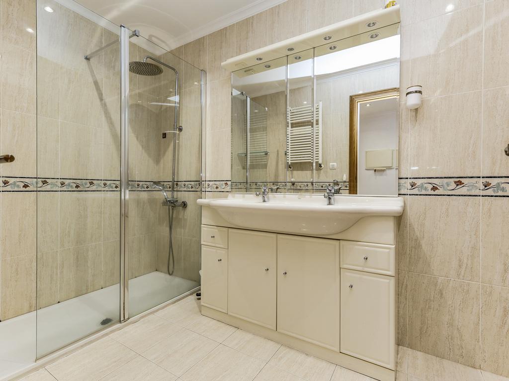 Apartamento T2 C/Elevador em Belas                                                                                                                                                              - Image 17