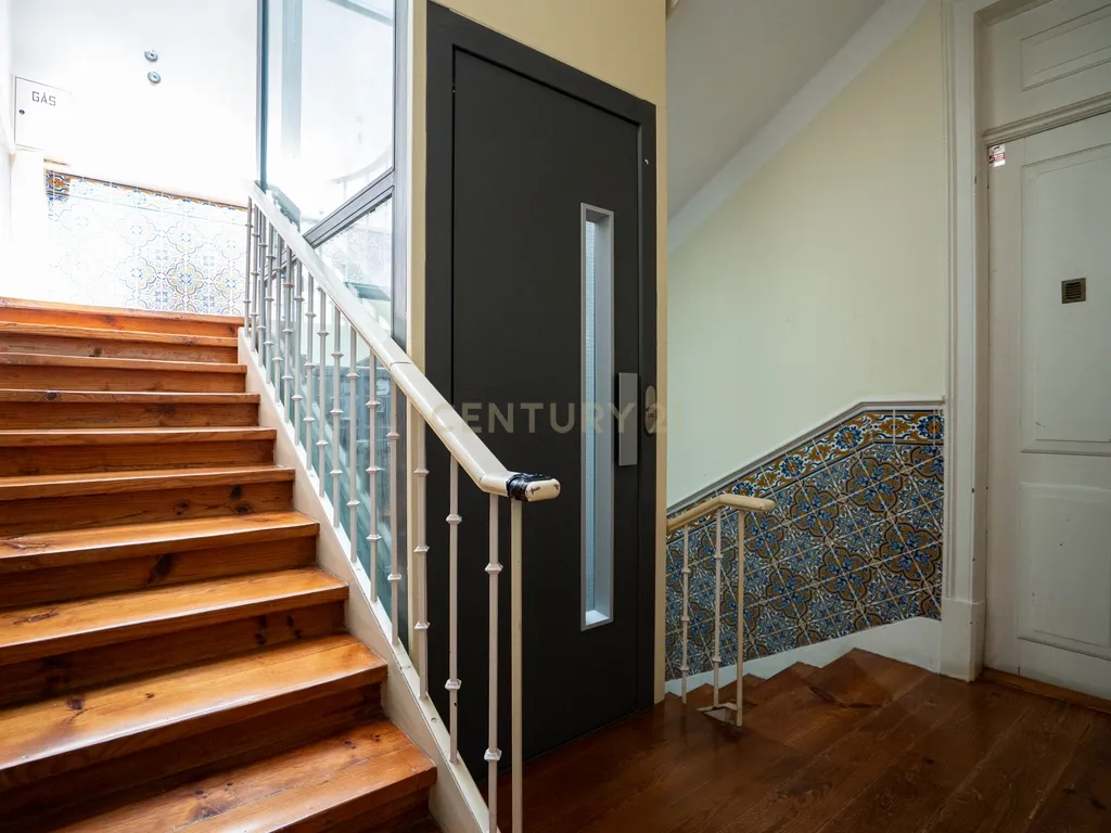 Apartamento Único com Vista sobre o Campo Pequeno – Lisboa - Image 5