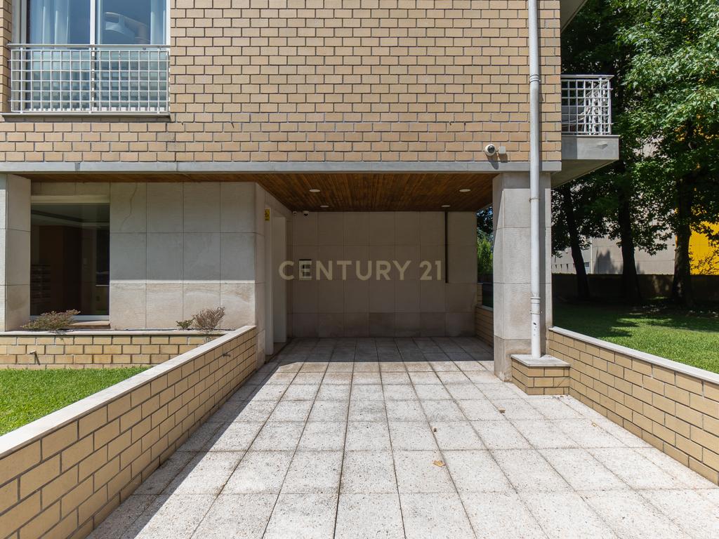 Apartamento T2 para Arrendamento em Lordelo do Ouro, Porto - Image 24