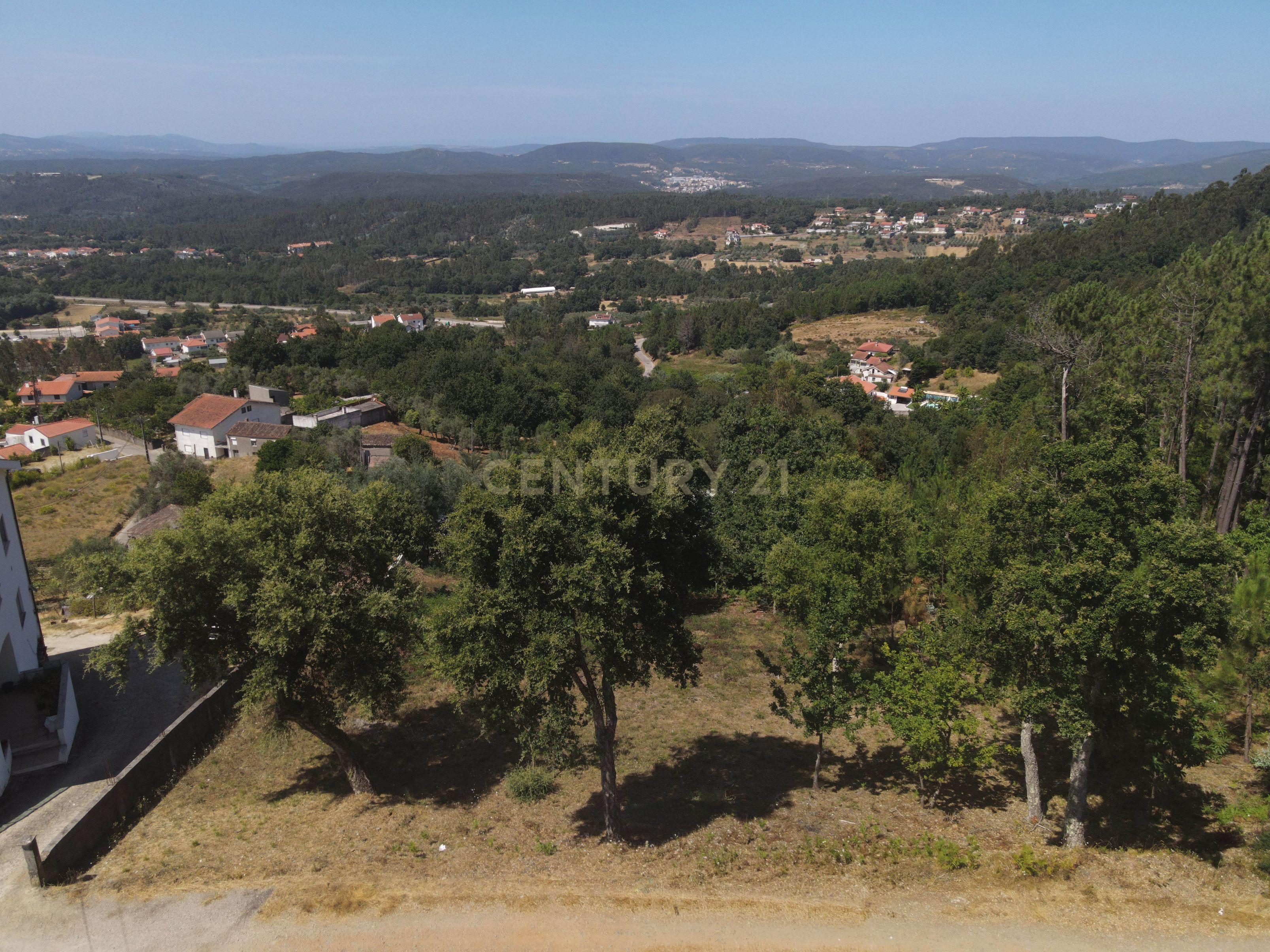 Fotografia 3 de Terreno para construção com projeto aprovado, vistas panorâmicas, bom acesso numa localização exceptional e sossegada a 5 min. de Lousã