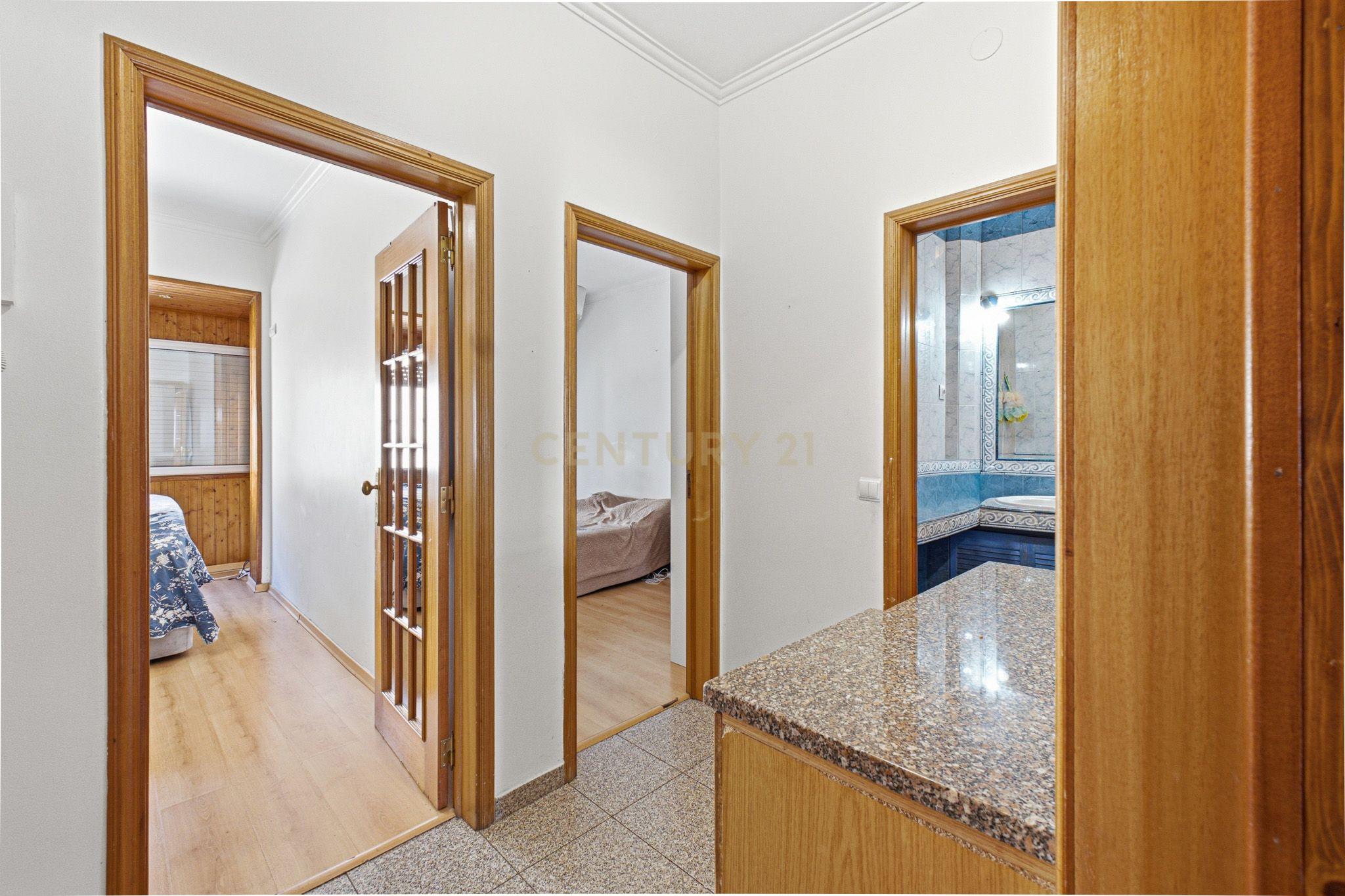 Fotografia 7 de Apartamento T2 em Queluz, junto à Estação de Comboios