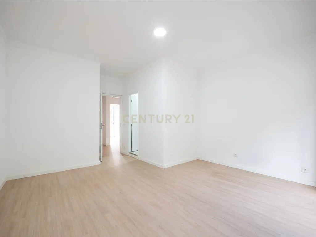 Apartamento para venda na rua de aveiro - 3 Quartos e 3 WC - Image 6