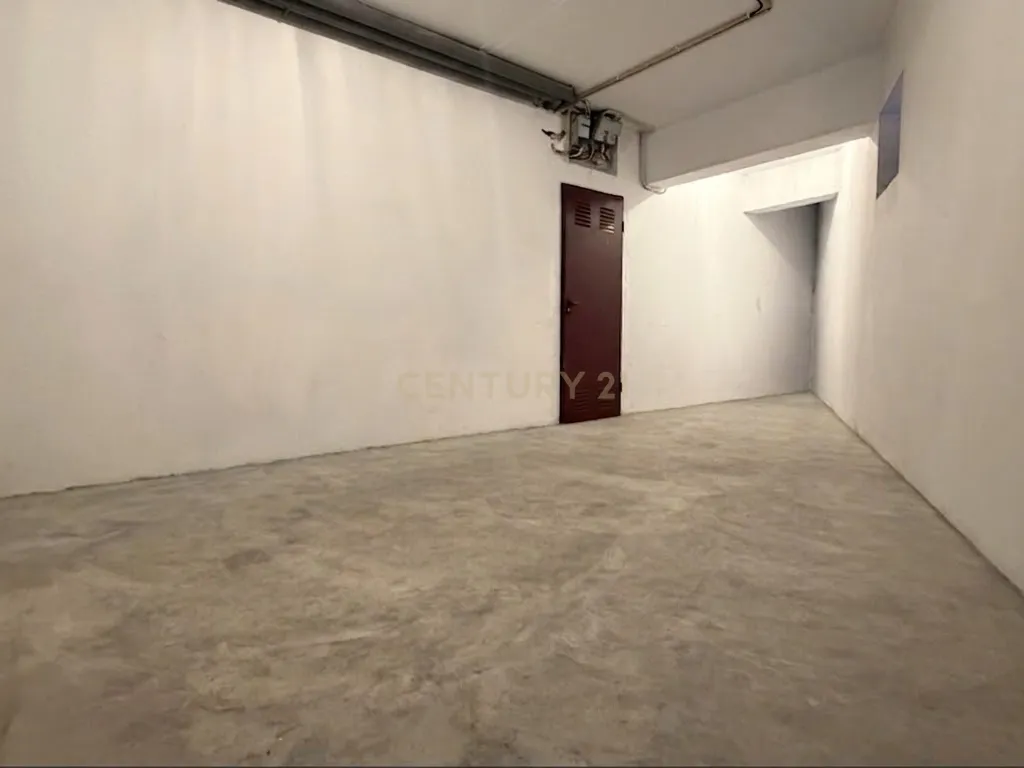 Apartamento T3 com Três Lugares de Estacionamento e Arrecadação, em Setúbal - Image 19