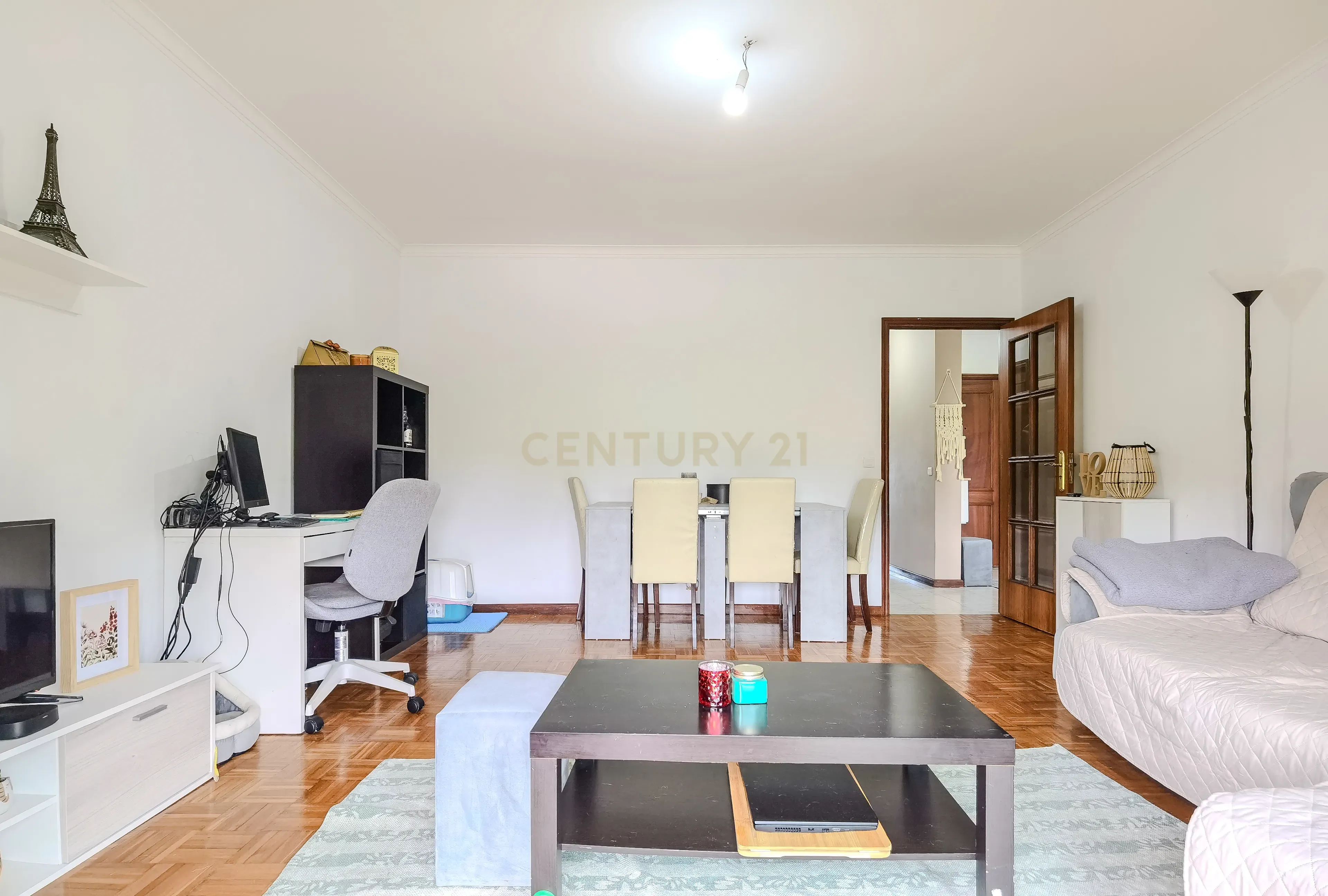 Apartamento T1+1 com Garagem e Vista Rio, Oliveira do Douro, Vila Nova de Gaia - Image 8