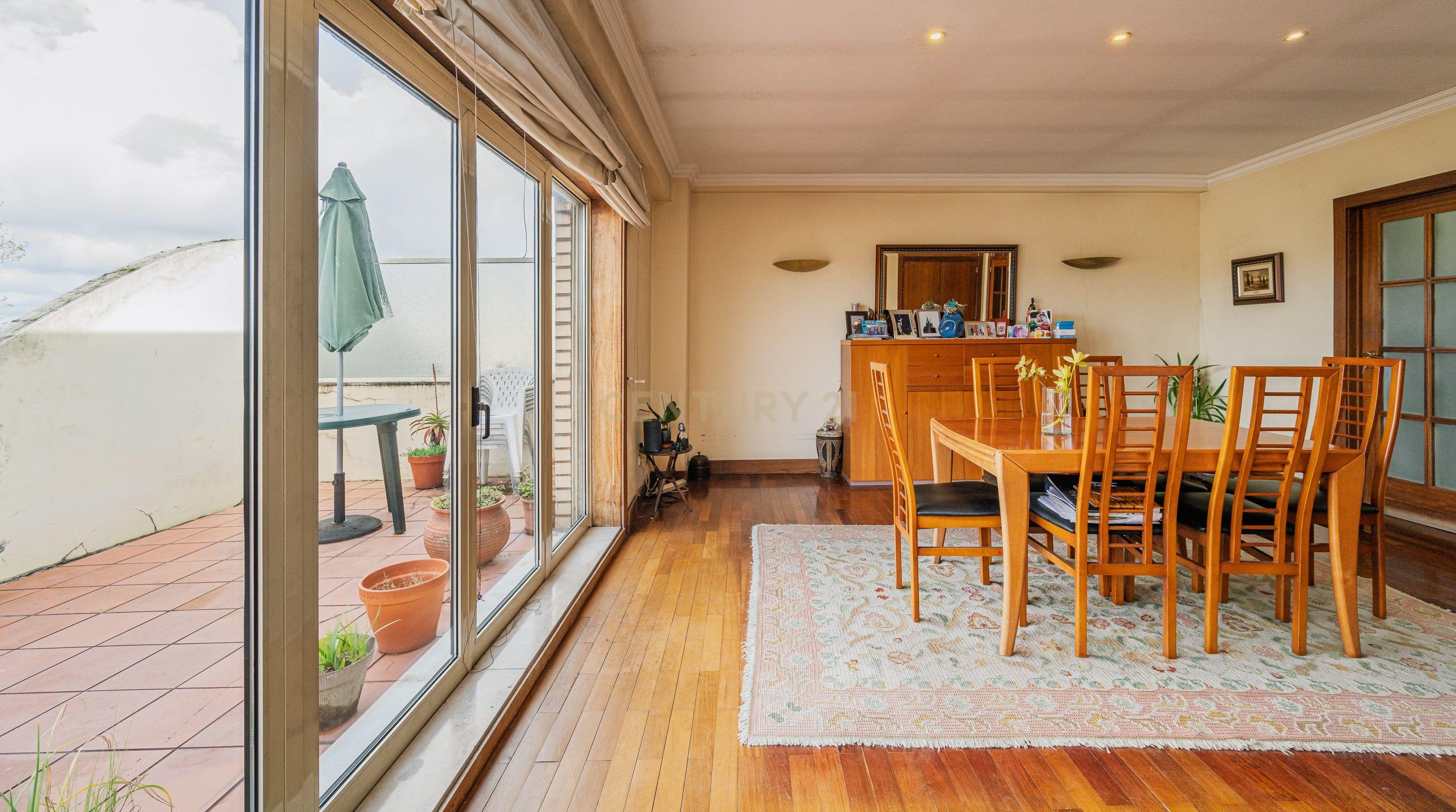 Apartamento T3 com Terraço e Vista Panorâmica em Águas Santas - Image 6
