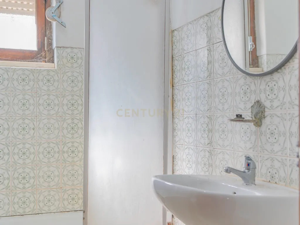 Moradia Isolada com Terreno de 1041 m² – Um Mundo de Possibilidades! - Image 28