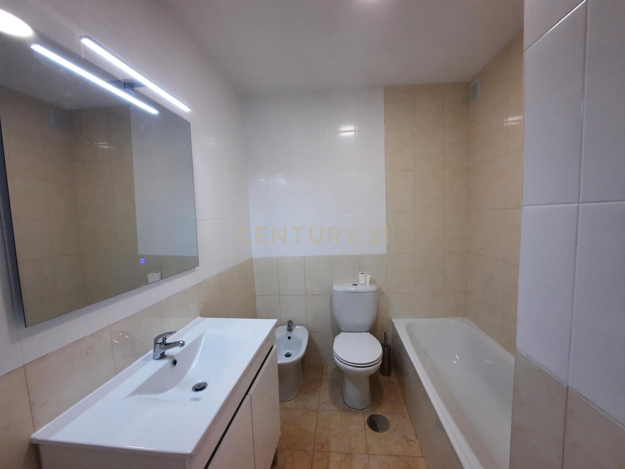 Arrendamento T2 com Terraço e Vistas Panorâmicas em Lordelo do Ouro – Porto - Image 20