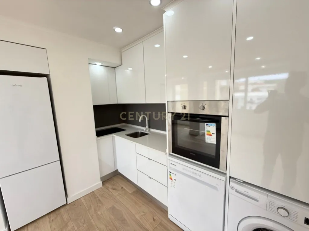 Apartamento T3 com Terraço/ Remodelação Total (Queluz) - Image 10