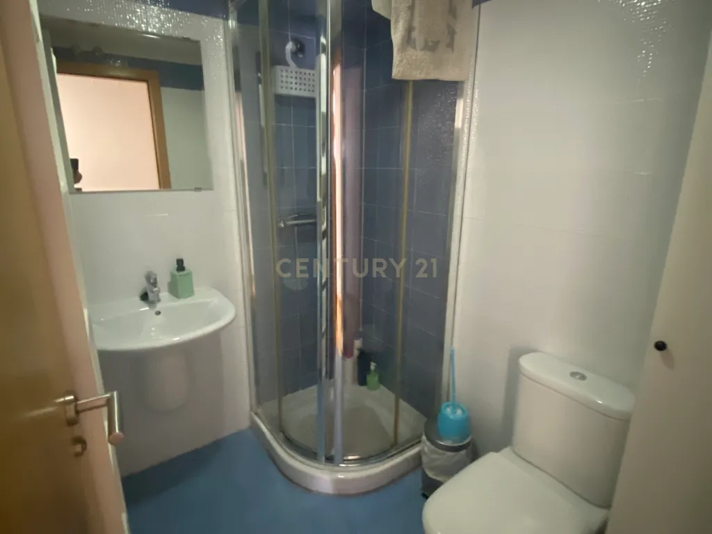 Luxuoso Apartamento com Vista Panorâmica em Madrid - Image 22